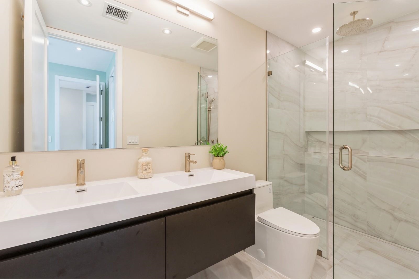 477 MONMOUTH ST Unit: 4