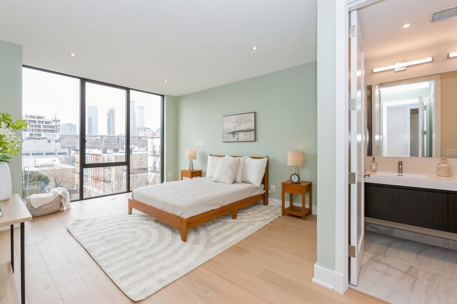 477 MONMOUTH ST Unit: 4