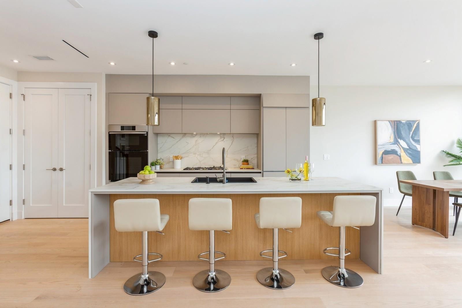 477 MONMOUTH ST Unit: 4