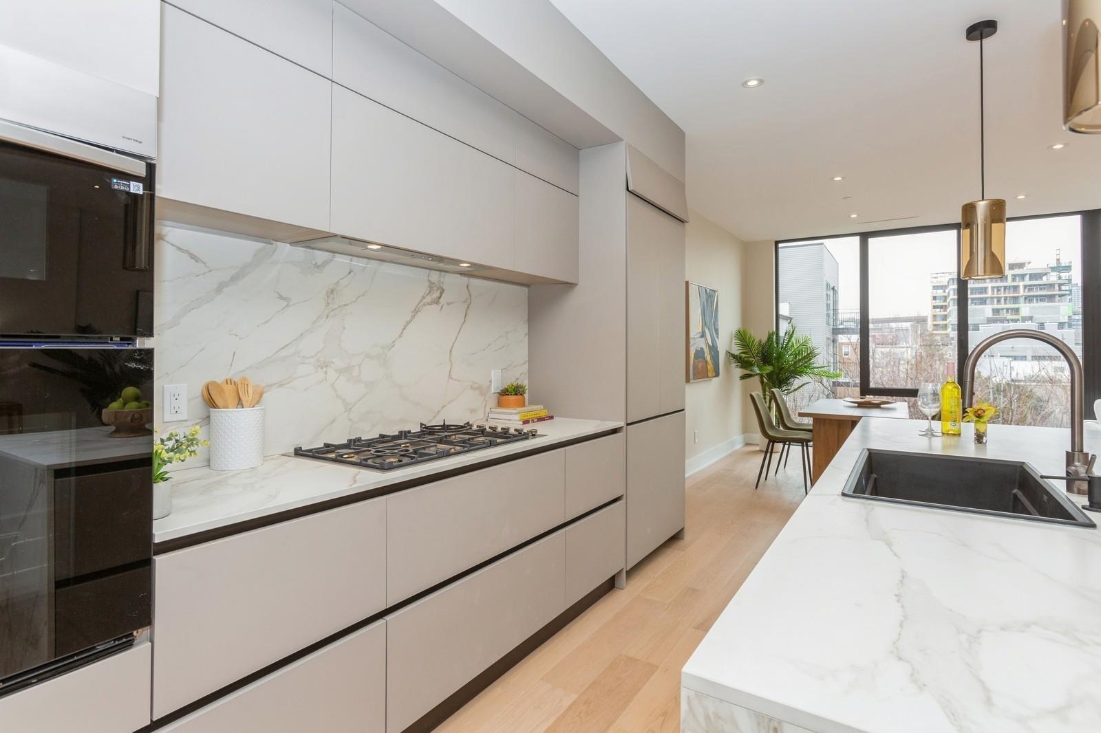 477 MONMOUTH ST Unit: 4