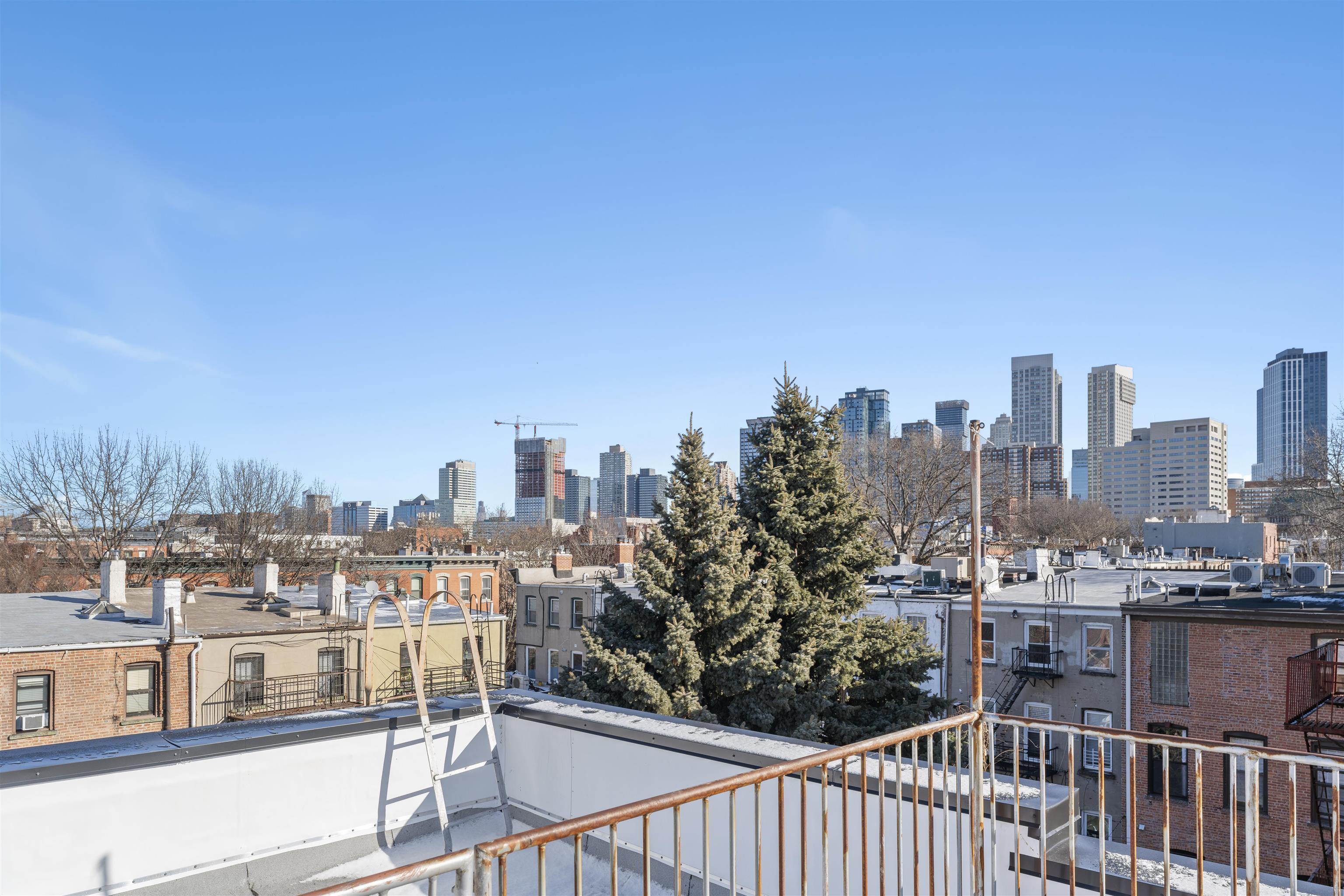 330 MONTGOMERY ST Unit: 3