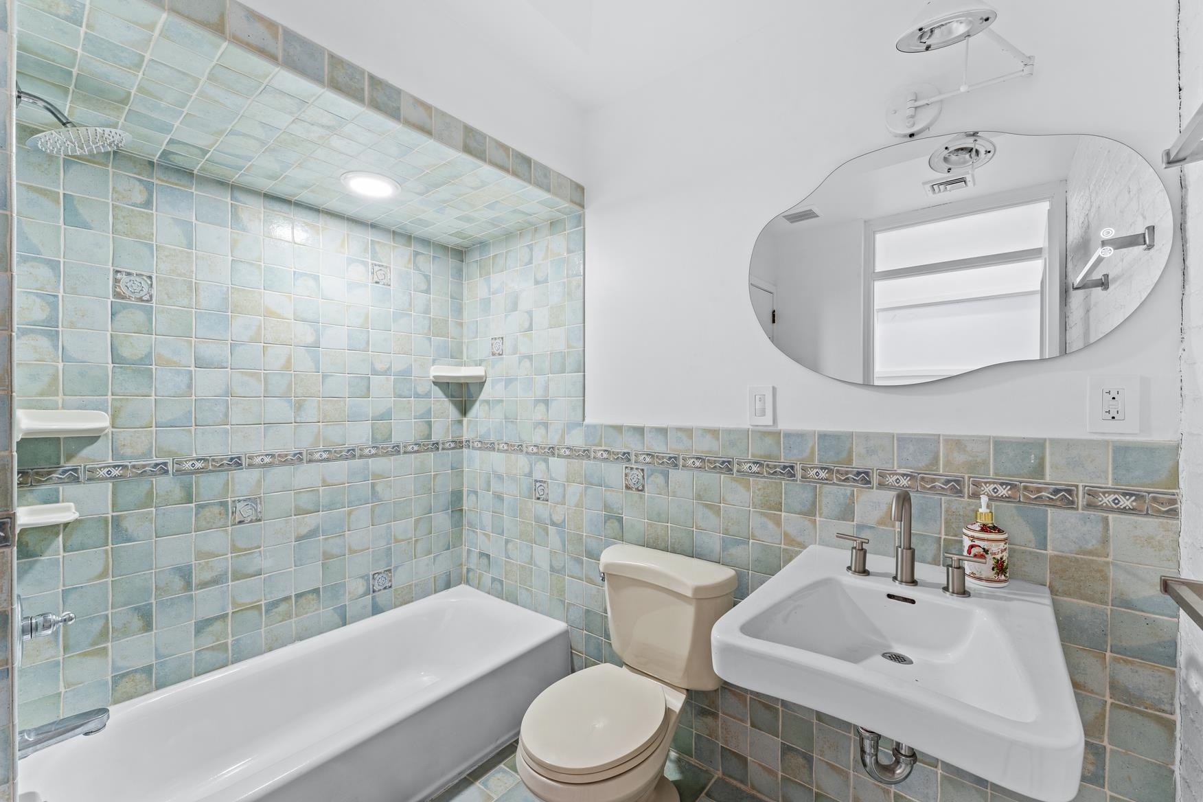 330 MONTGOMERY ST Unit: 3