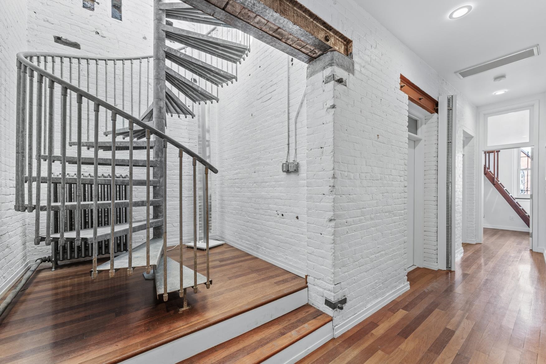 330 MONTGOMERY ST Unit: 3