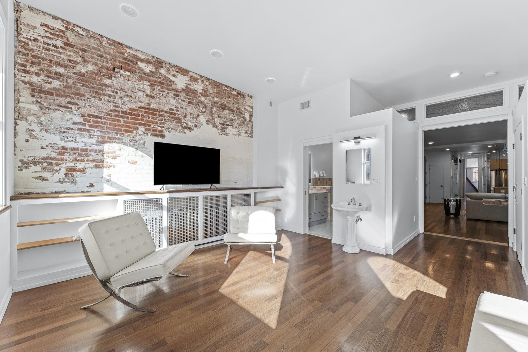 330 MONTGOMERY ST Unit: 3