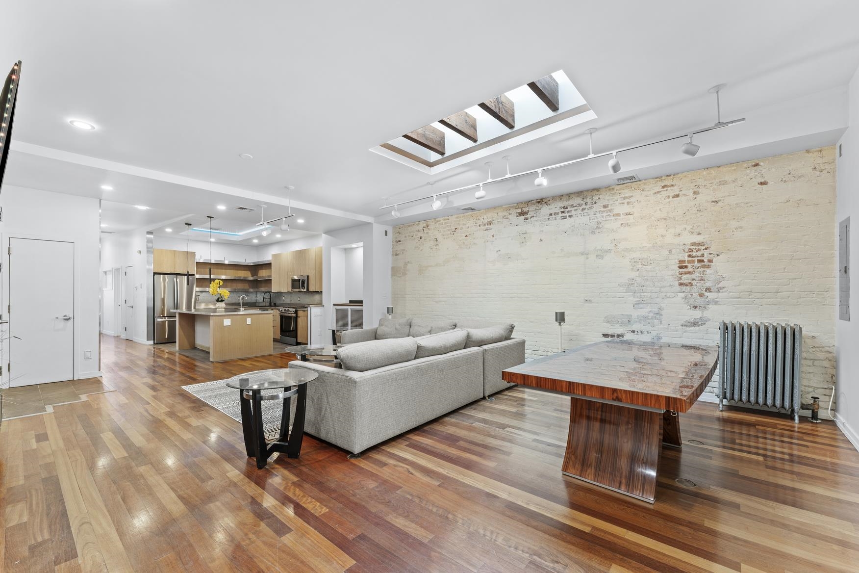 330 MONTGOMERY ST Unit: 3