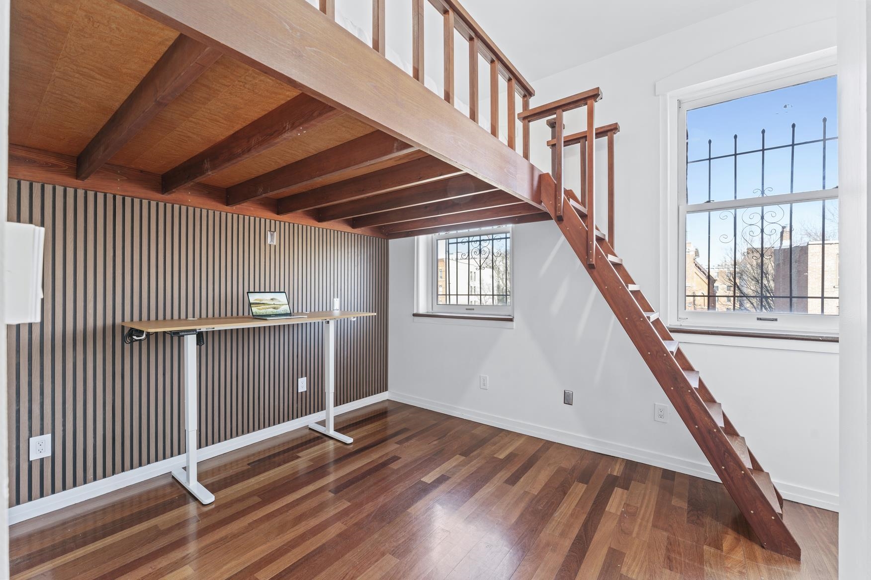 330 MONTGOMERY ST Unit: 3