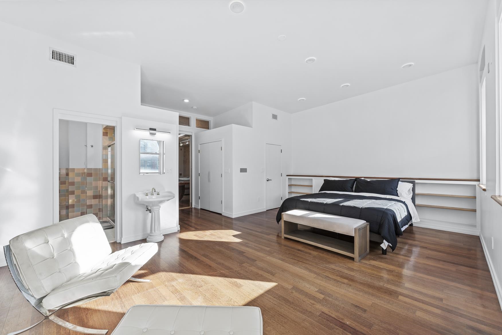 330 MONTGOMERY ST Unit: 3