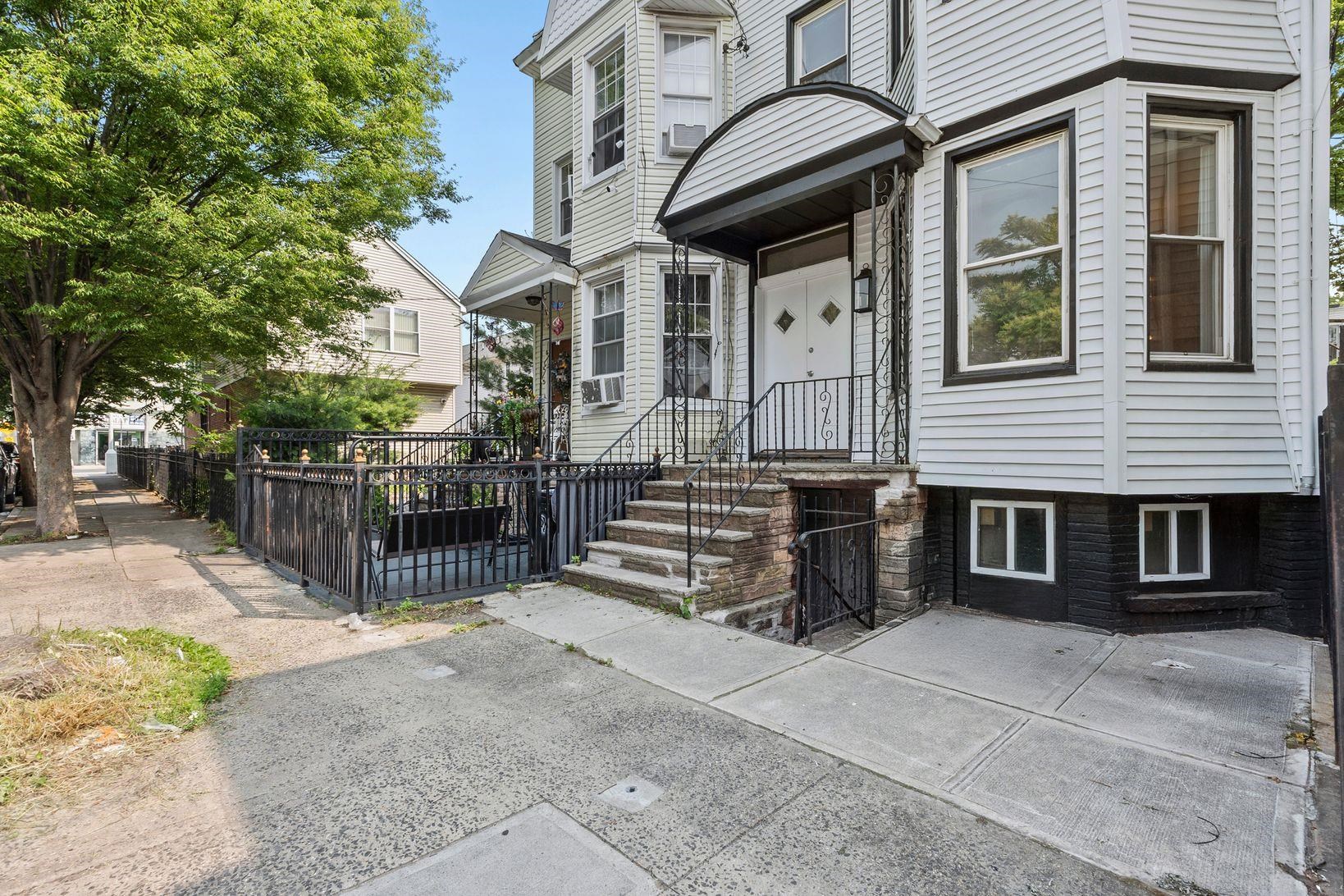 48 ARMSTRONG AVE