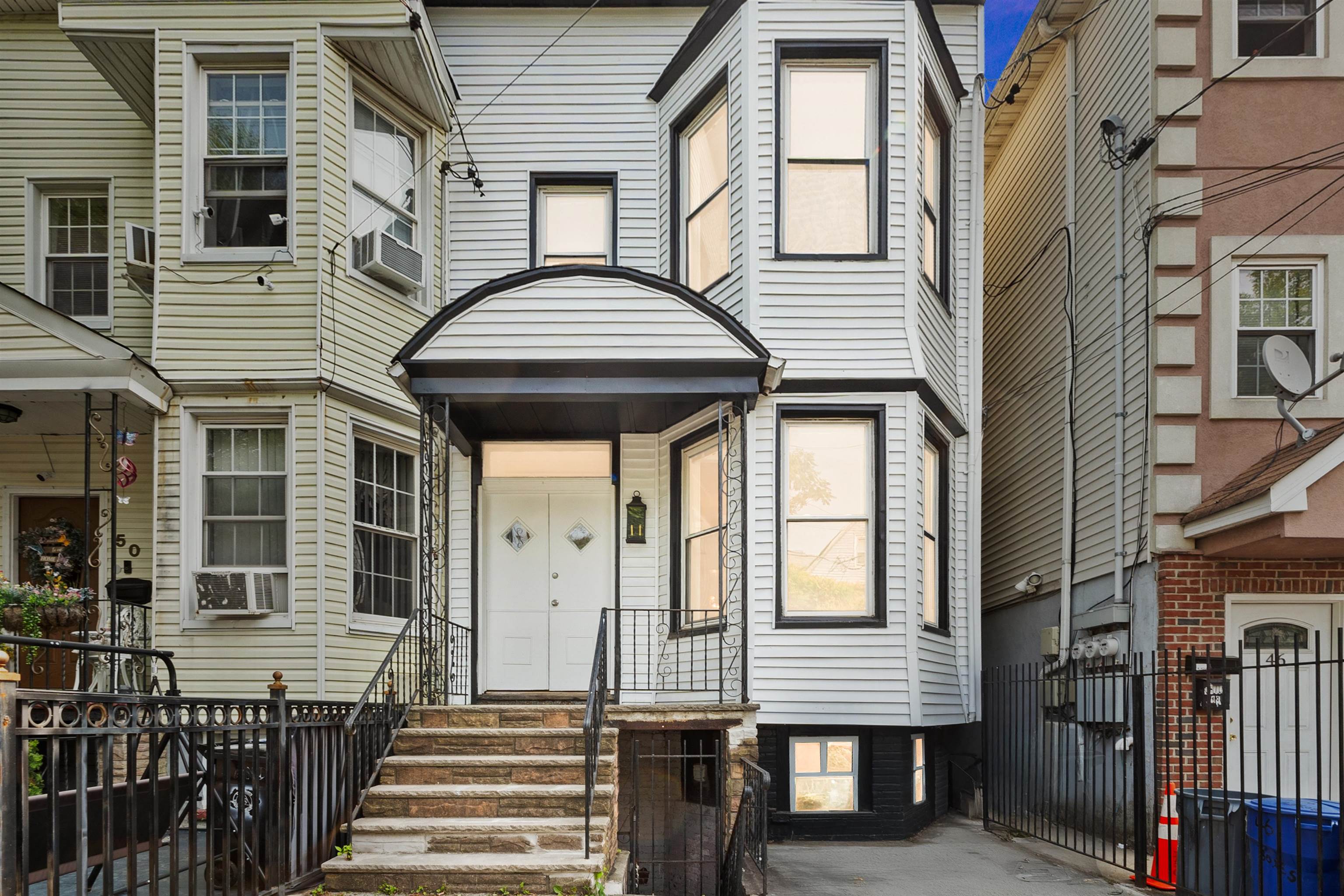 48 ARMSTRONG AVE