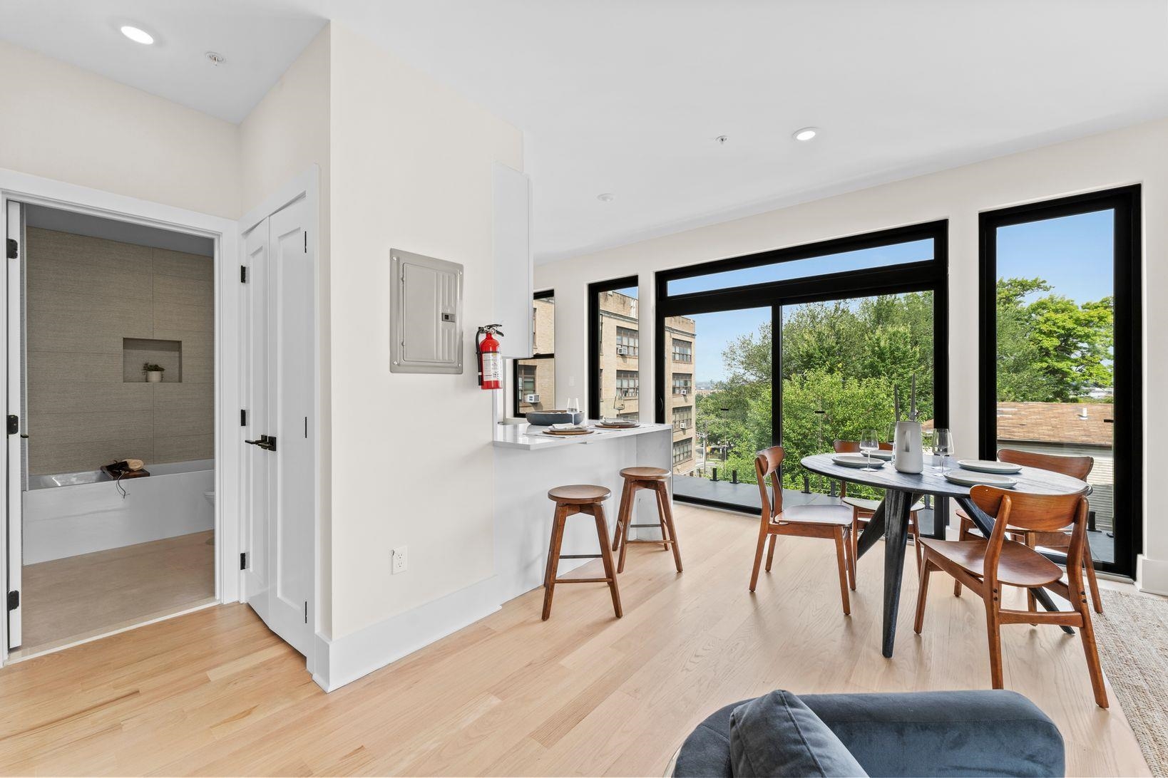 249 BERGEN AVE Unit: 302
