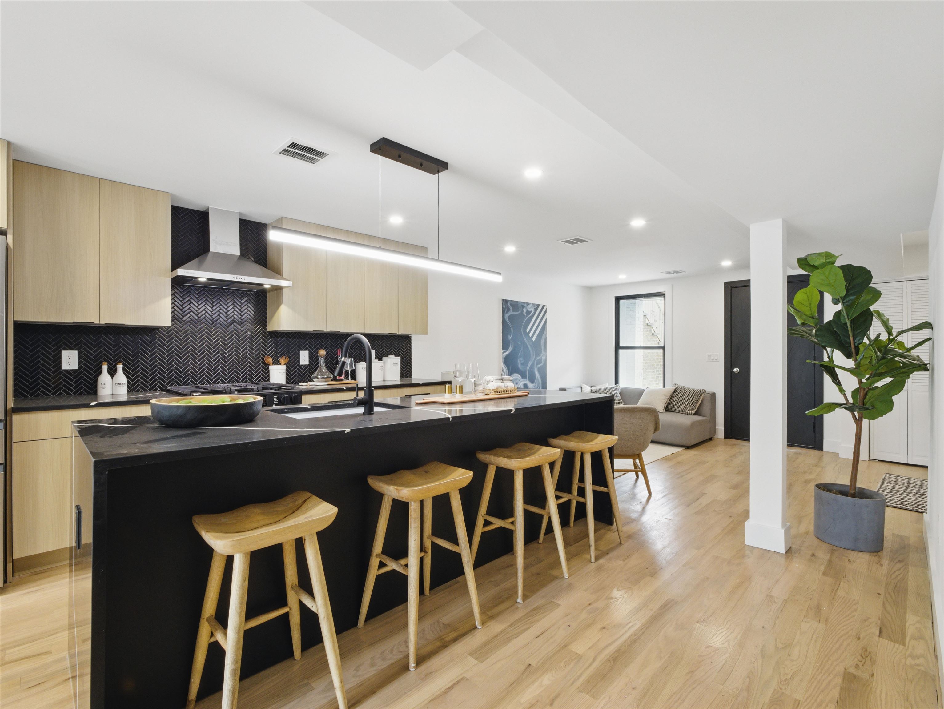 63 JEFFERSON AVE Unit: 1A