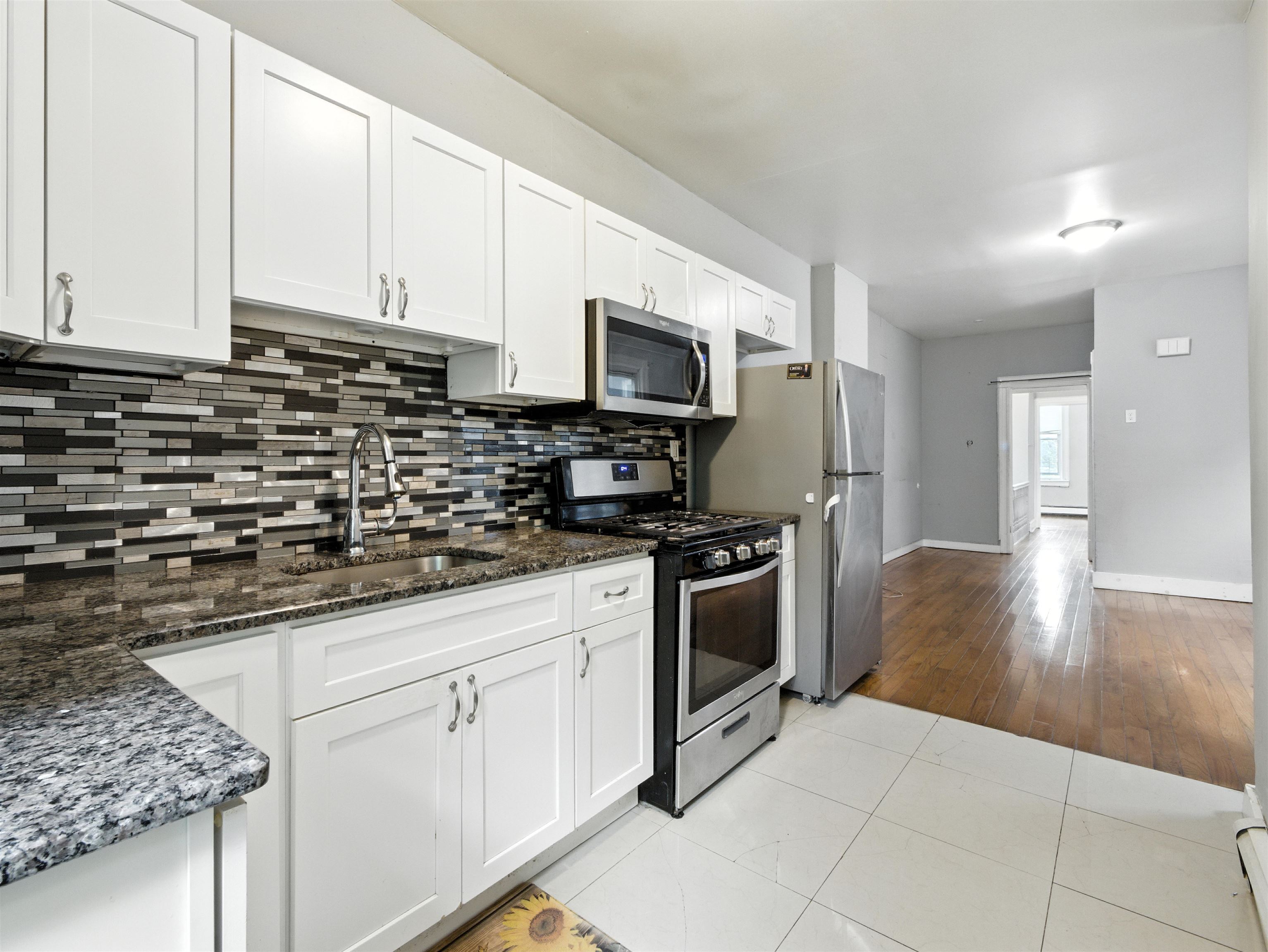 402 WOODLAWN AVE