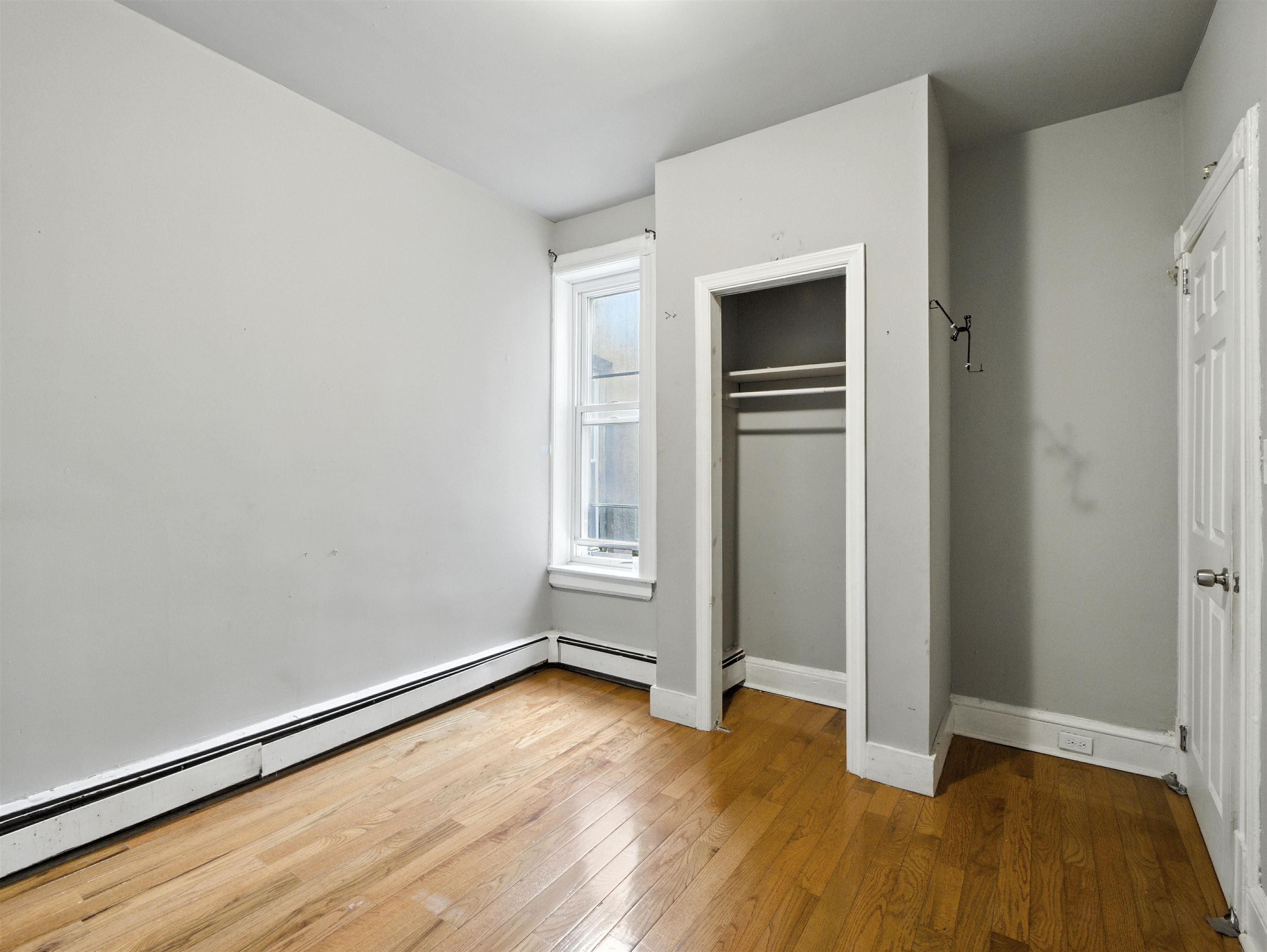 402 WOODLAWN AVE