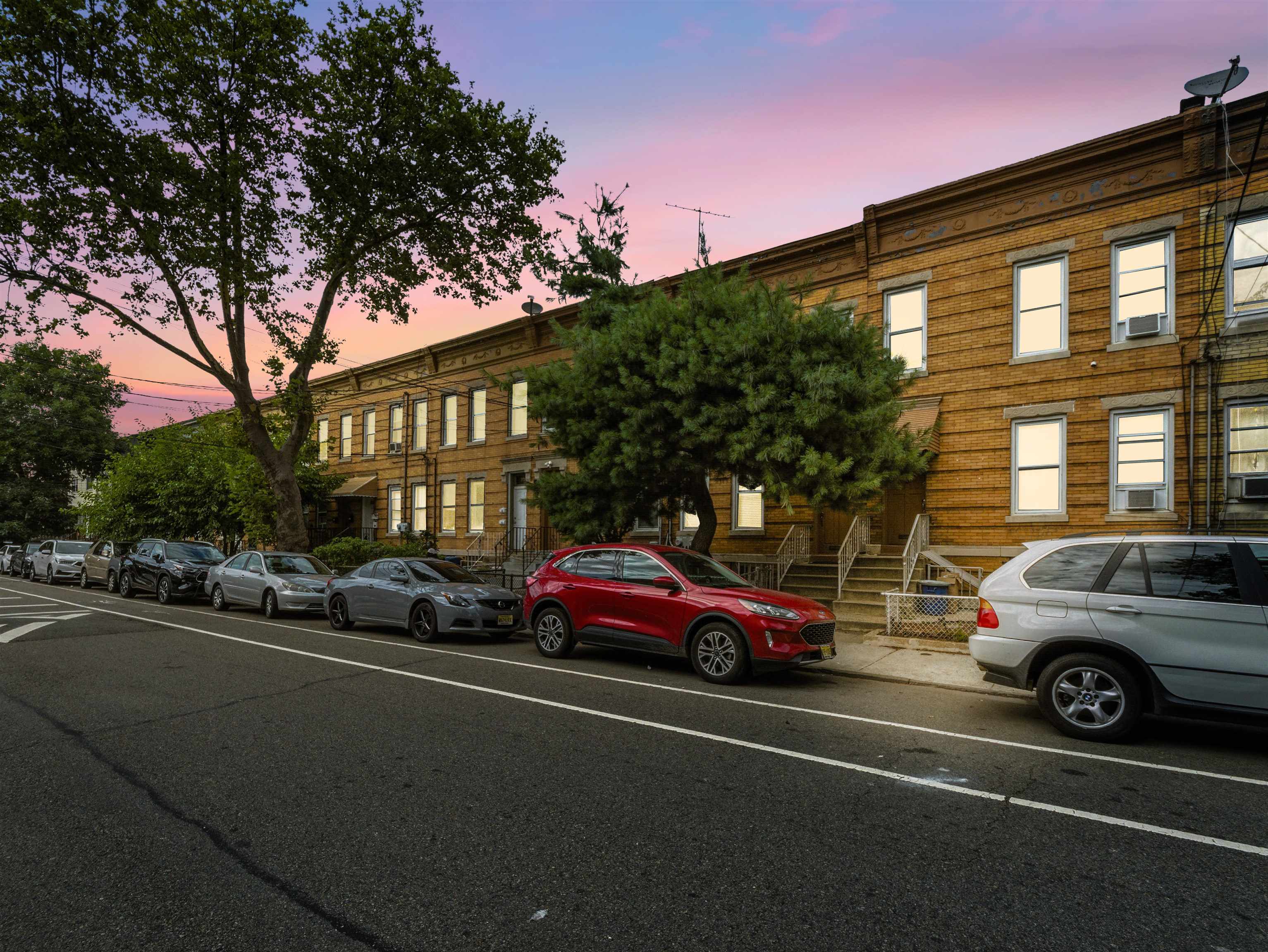 402 WOODLAWN AVE
