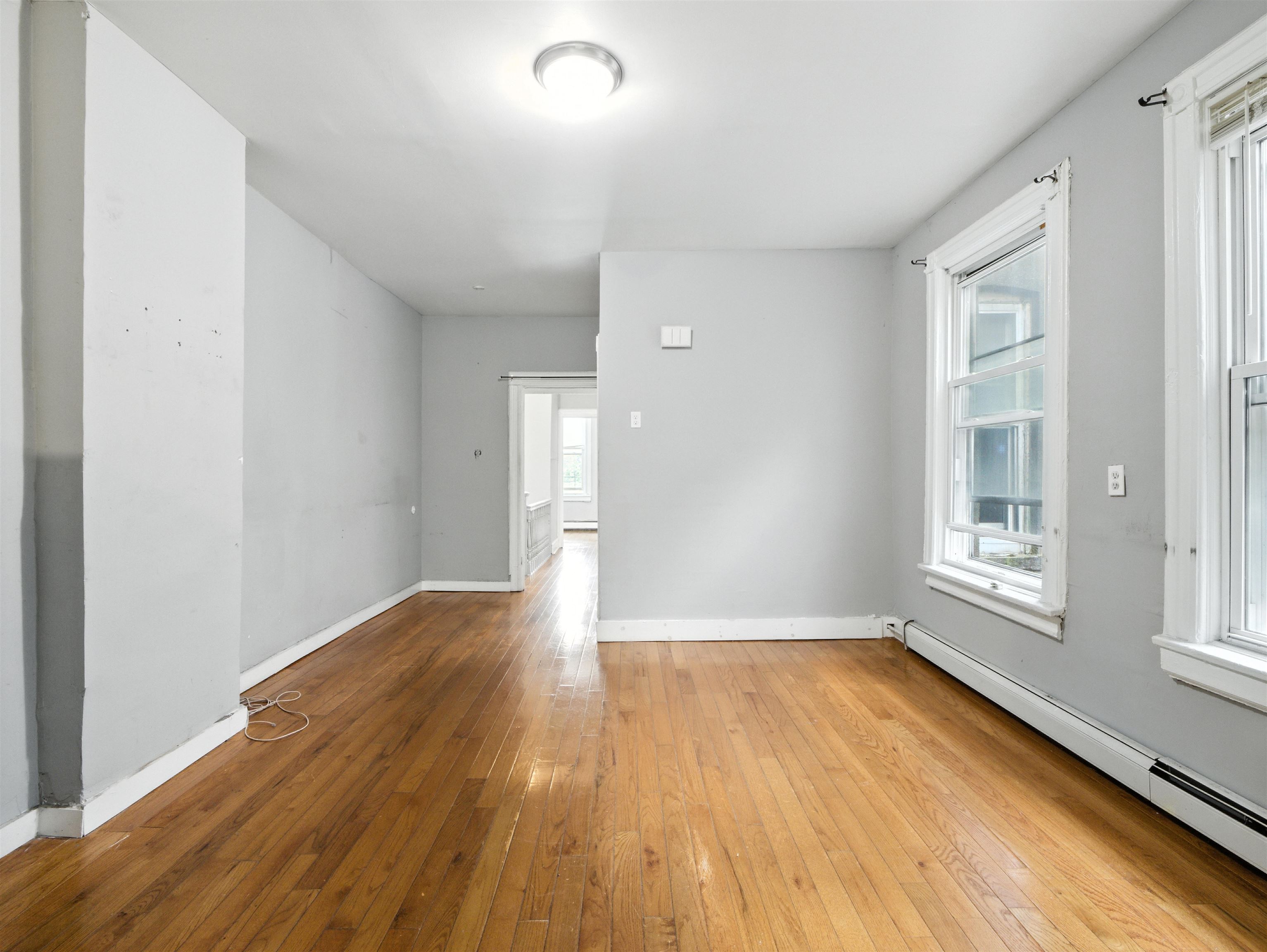 402 WOODLAWN AVE