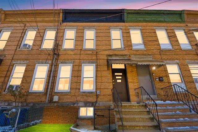 402 WOODLAWN AVE