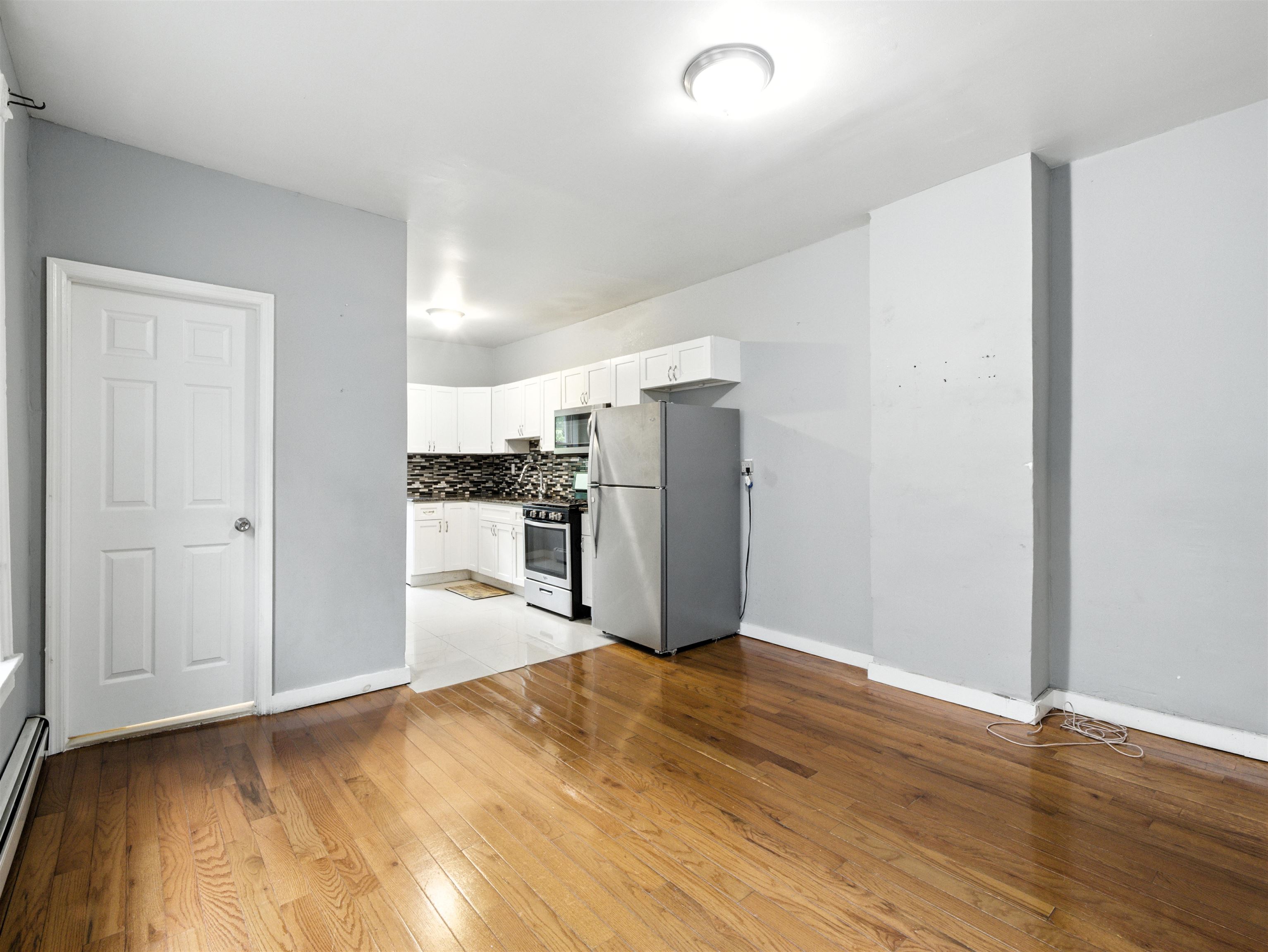 402 WOODLAWN AVE