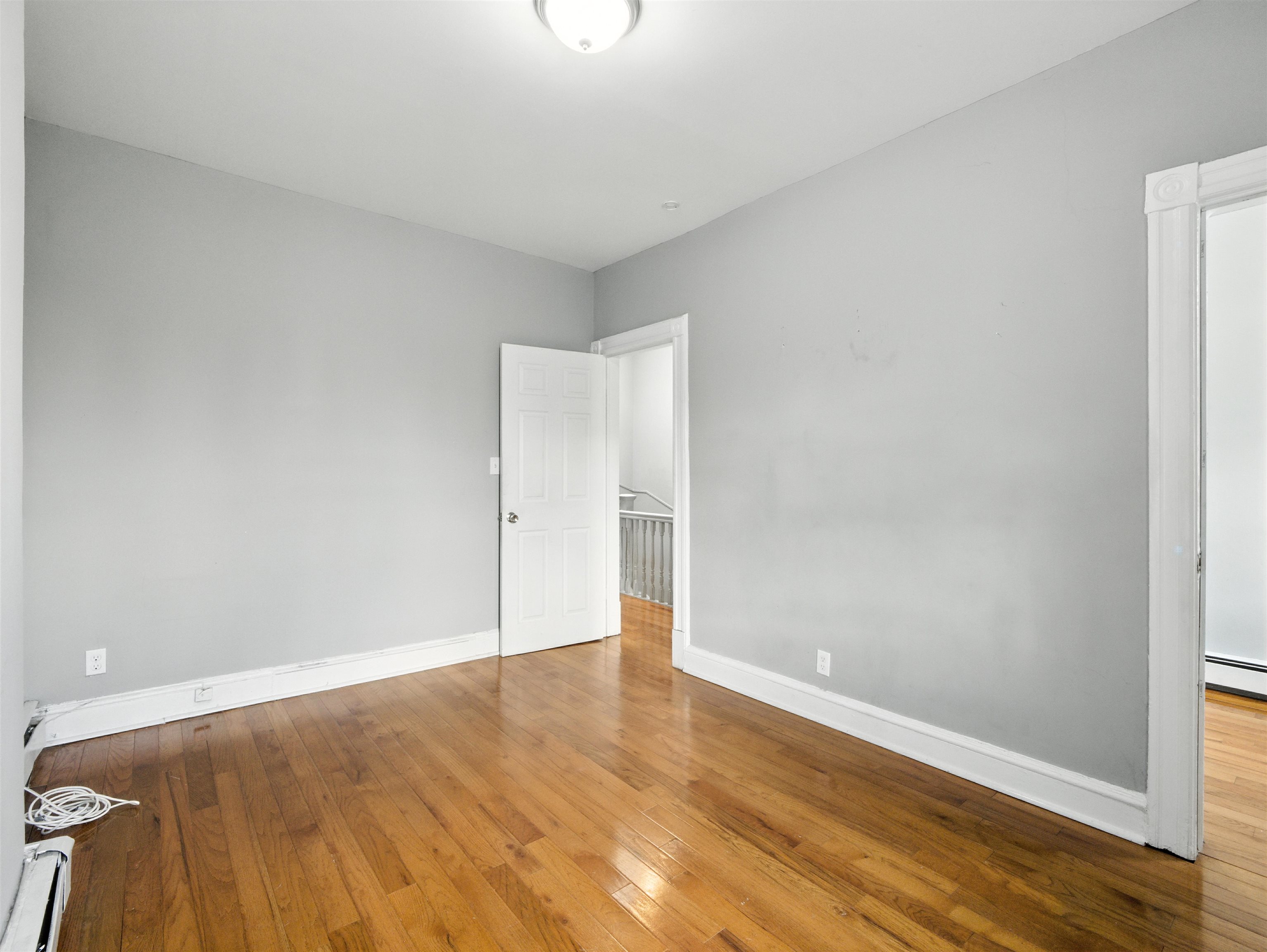 402 WOODLAWN AVE