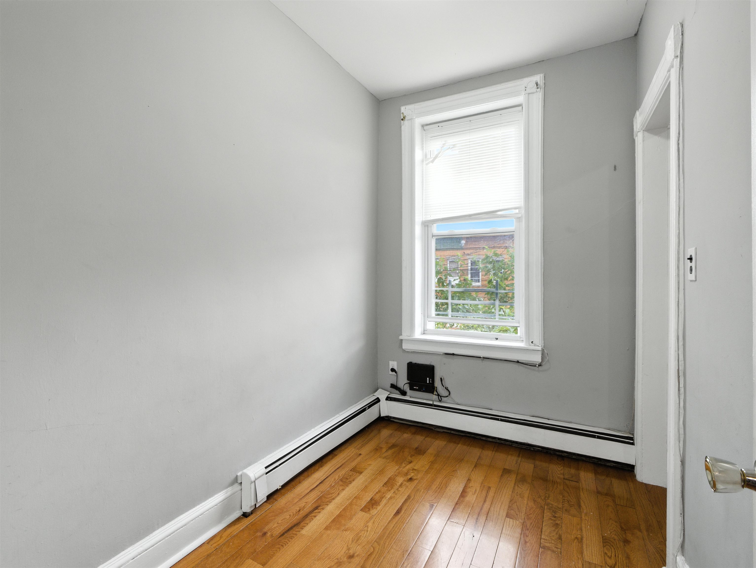 402 WOODLAWN AVE