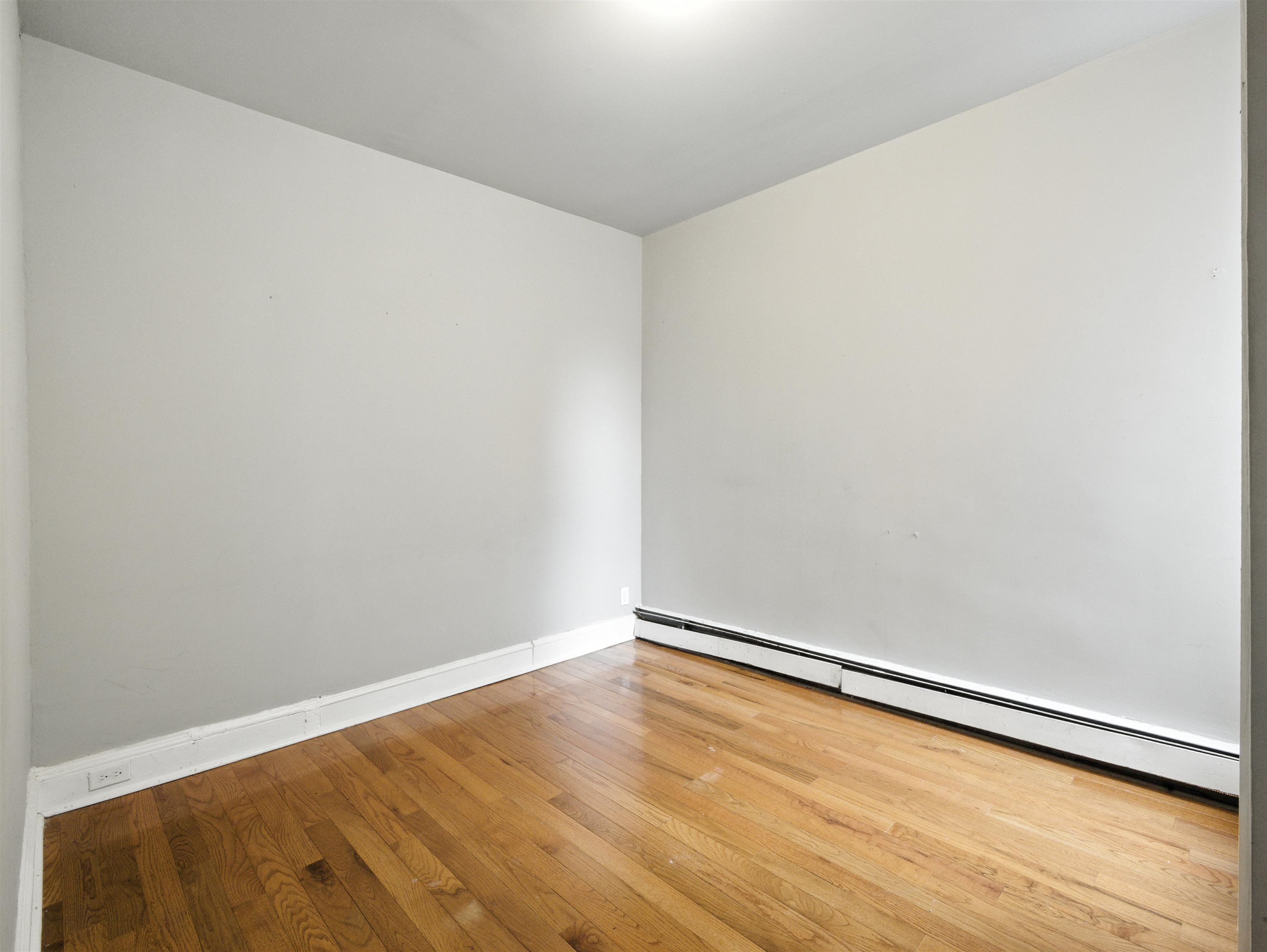 402 WOODLAWN AVE