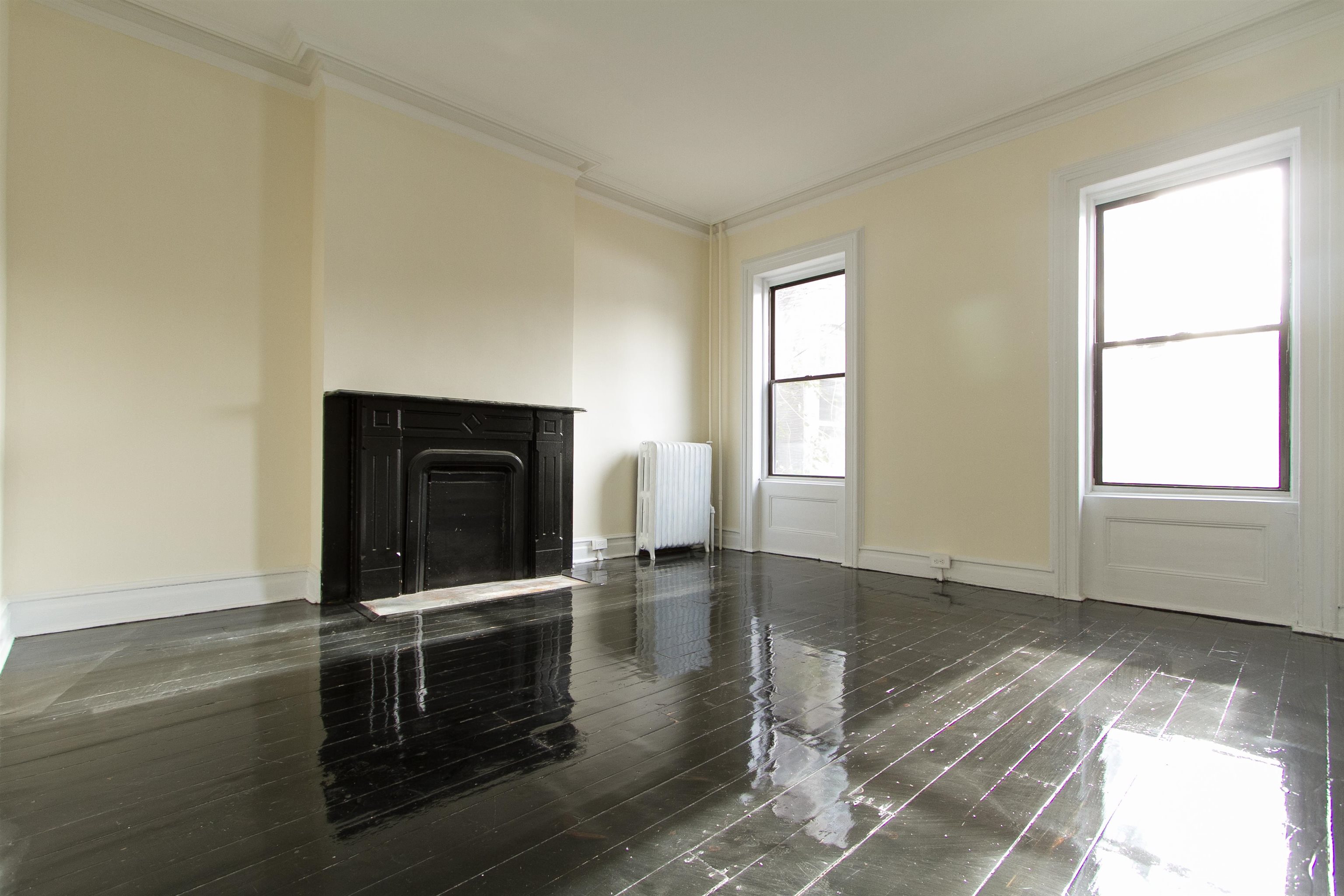 6 HAMPTON CT