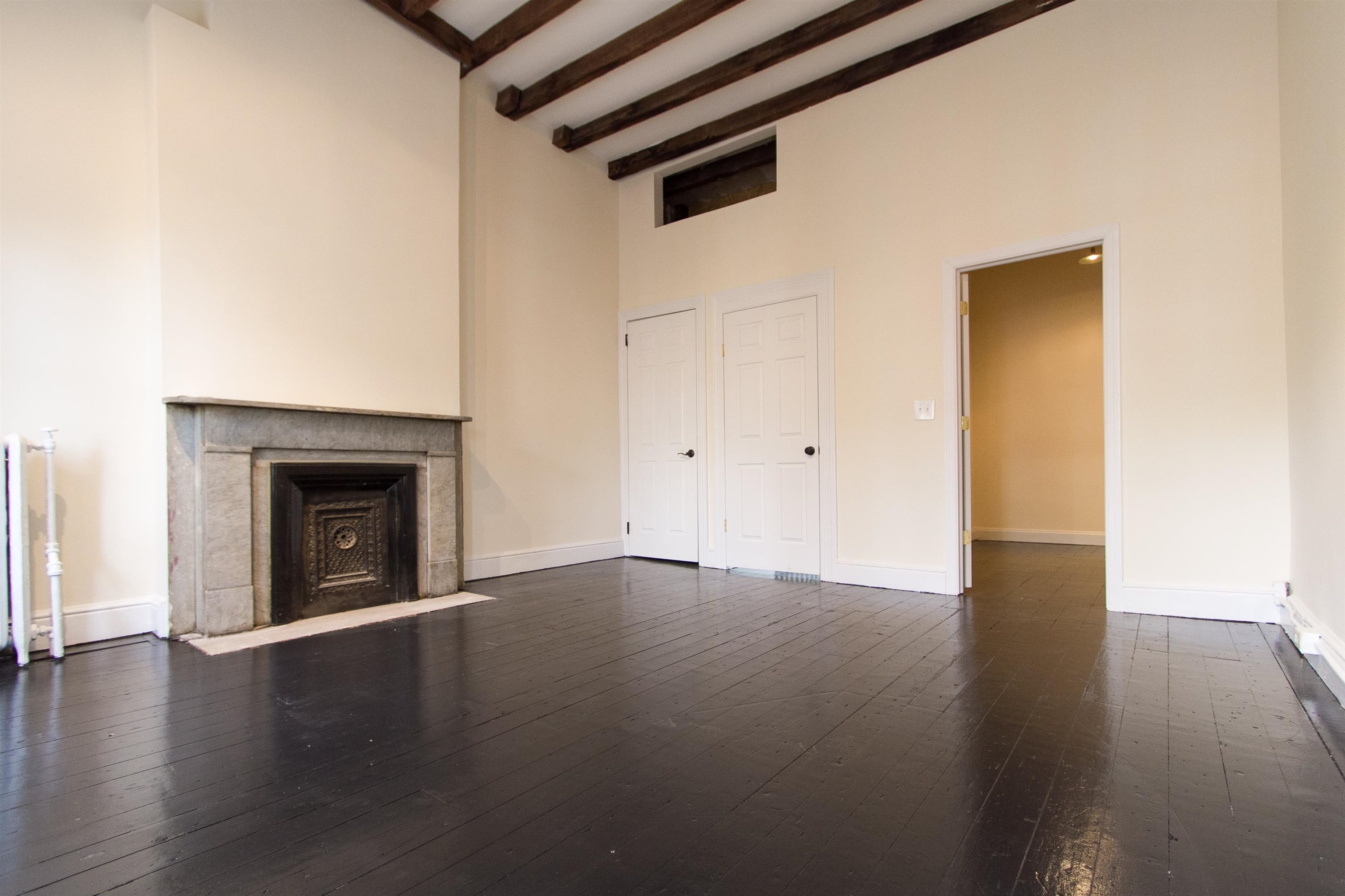 6 HAMPTON CT