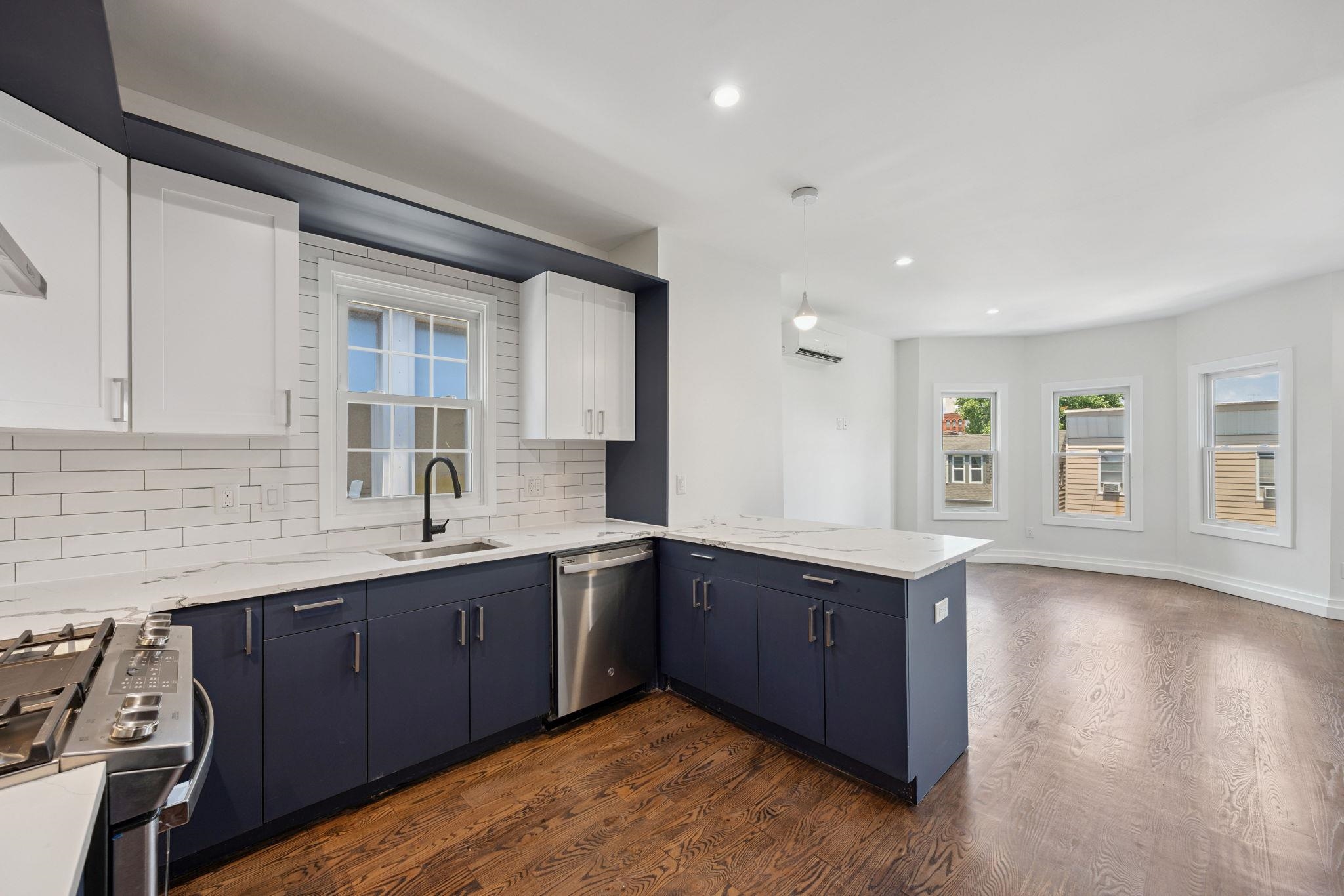 203 3RD ST Unit: 4
