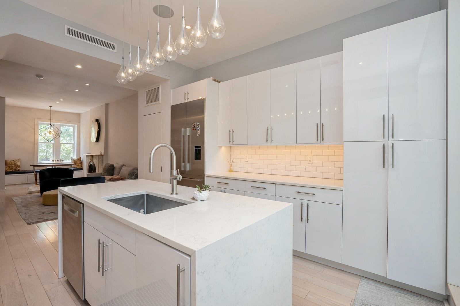 162 9TH ST Unit: 2