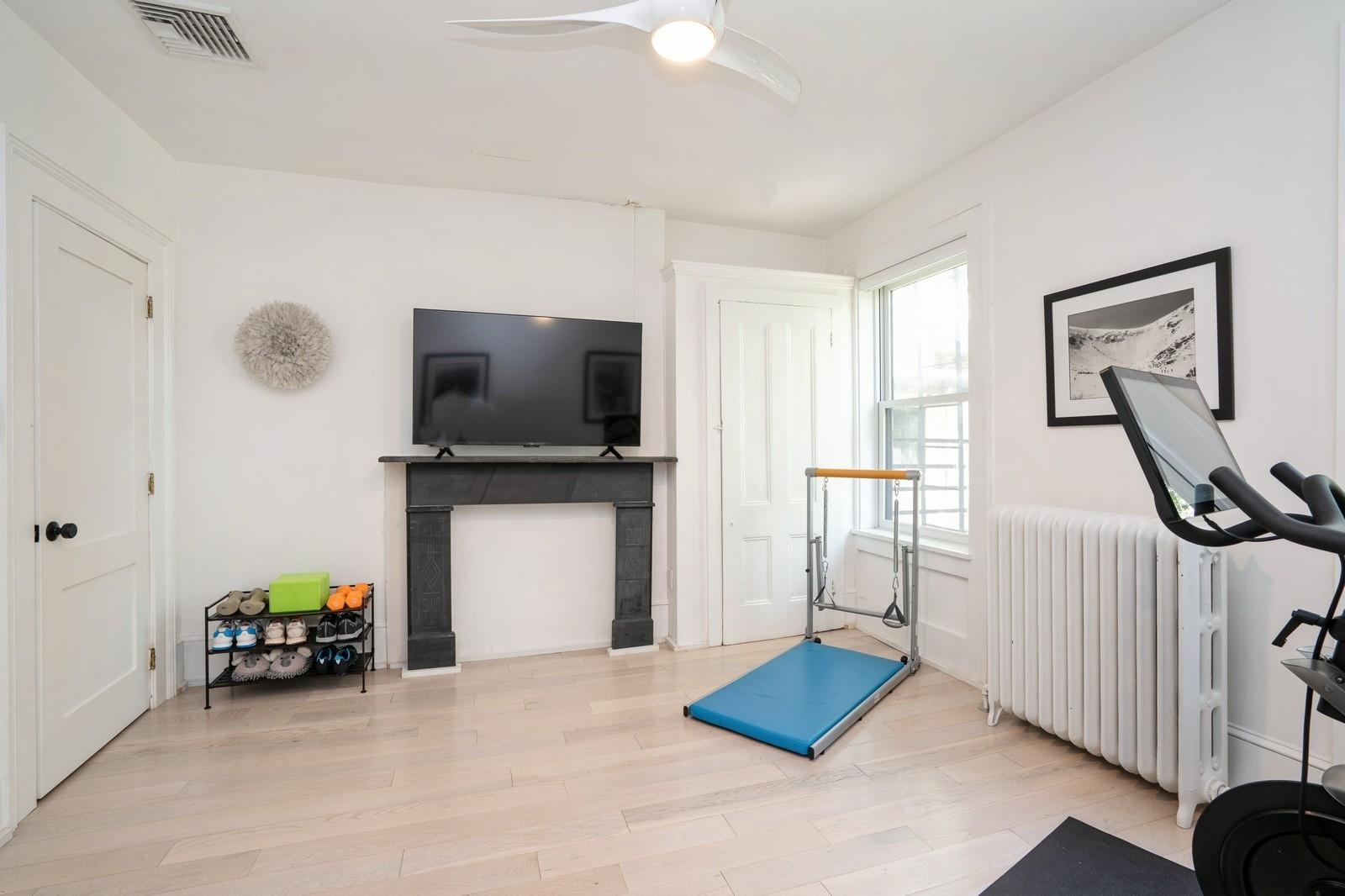 162 9TH ST Unit: 2