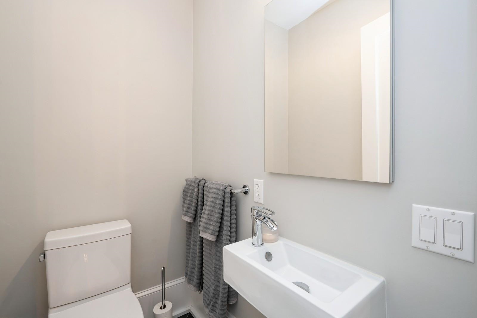 162 9TH ST Unit: 2