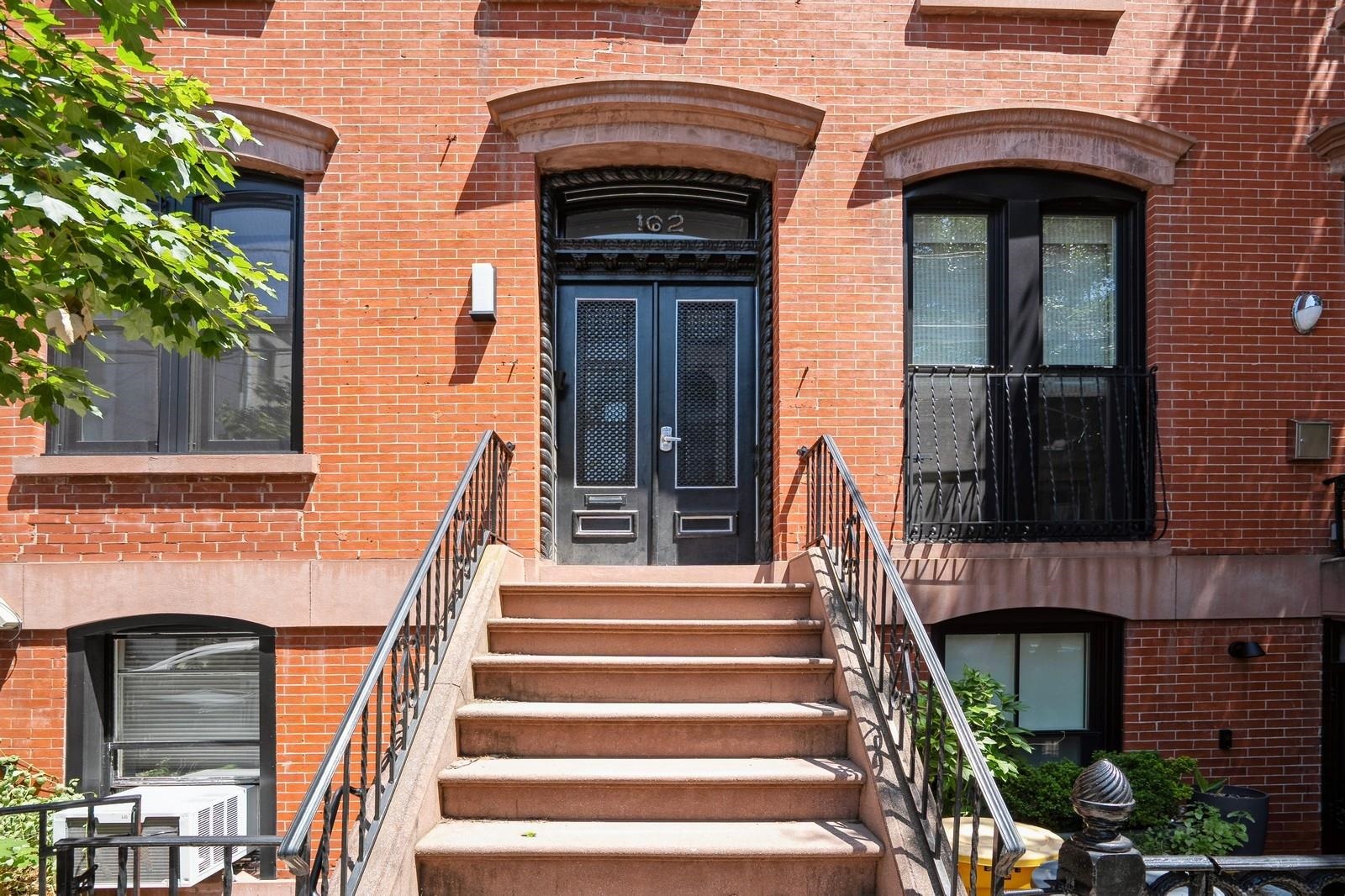 162 9TH ST Unit: 2