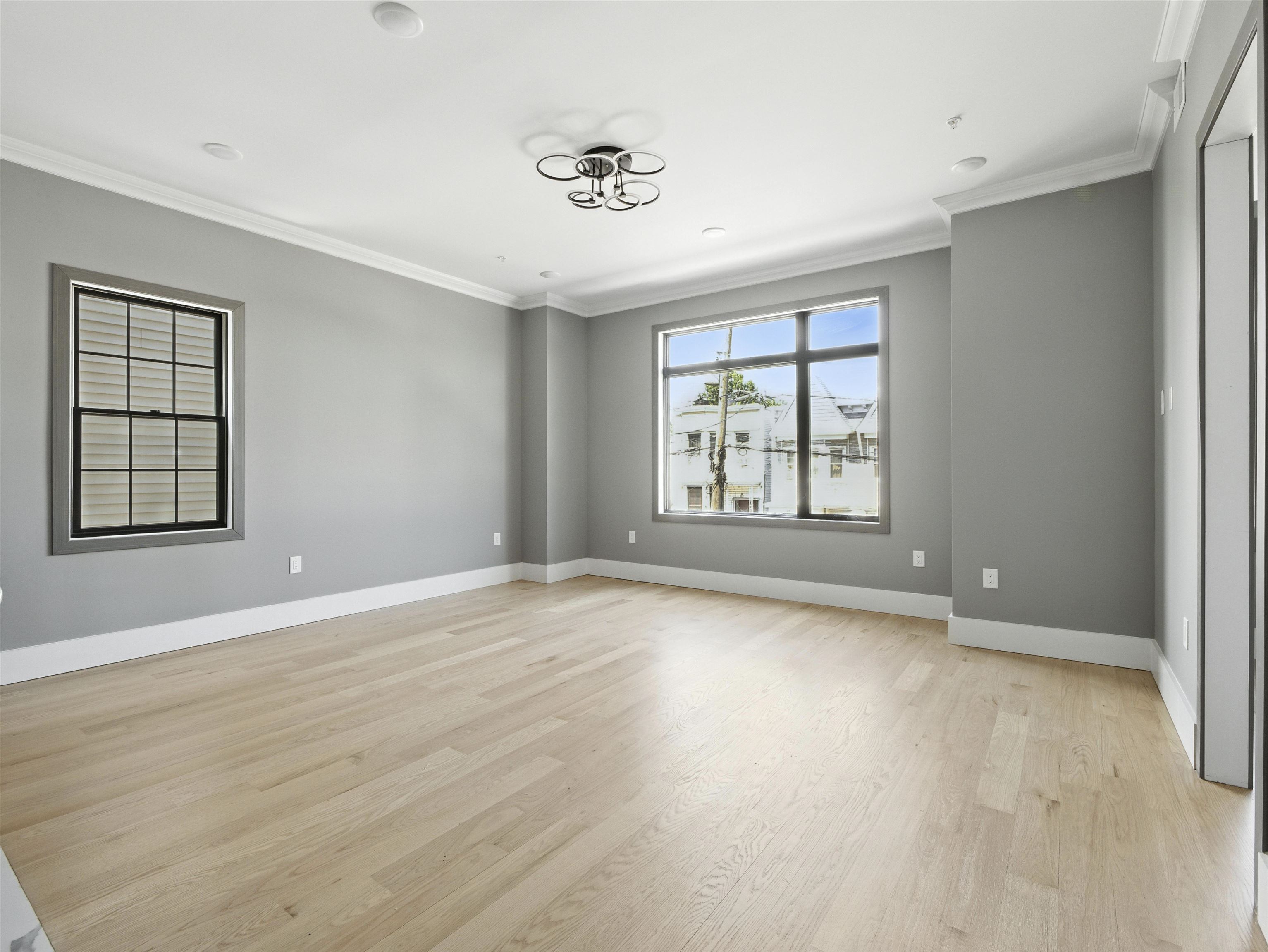 24 ROMAINE AVE Unit: Home 2