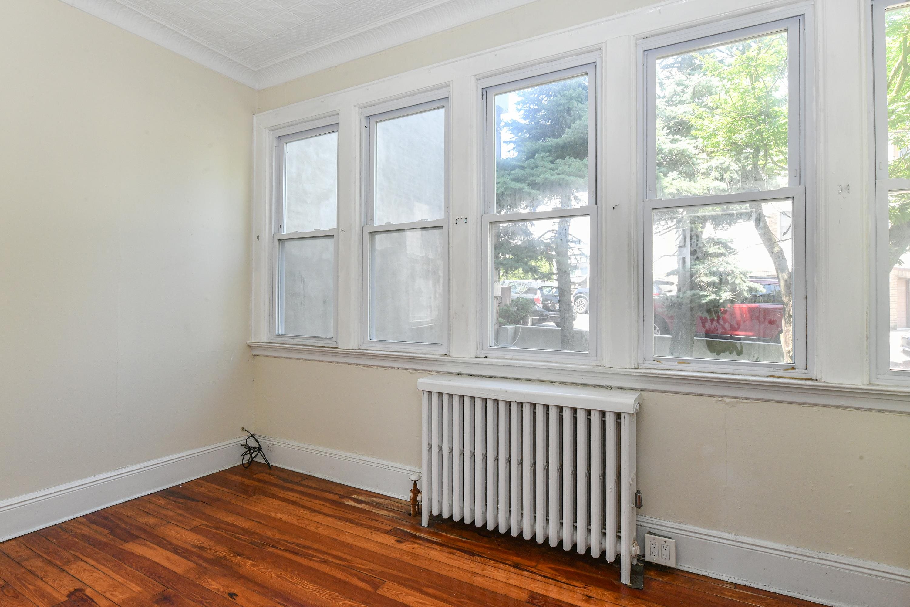 572 GREGORY AVE