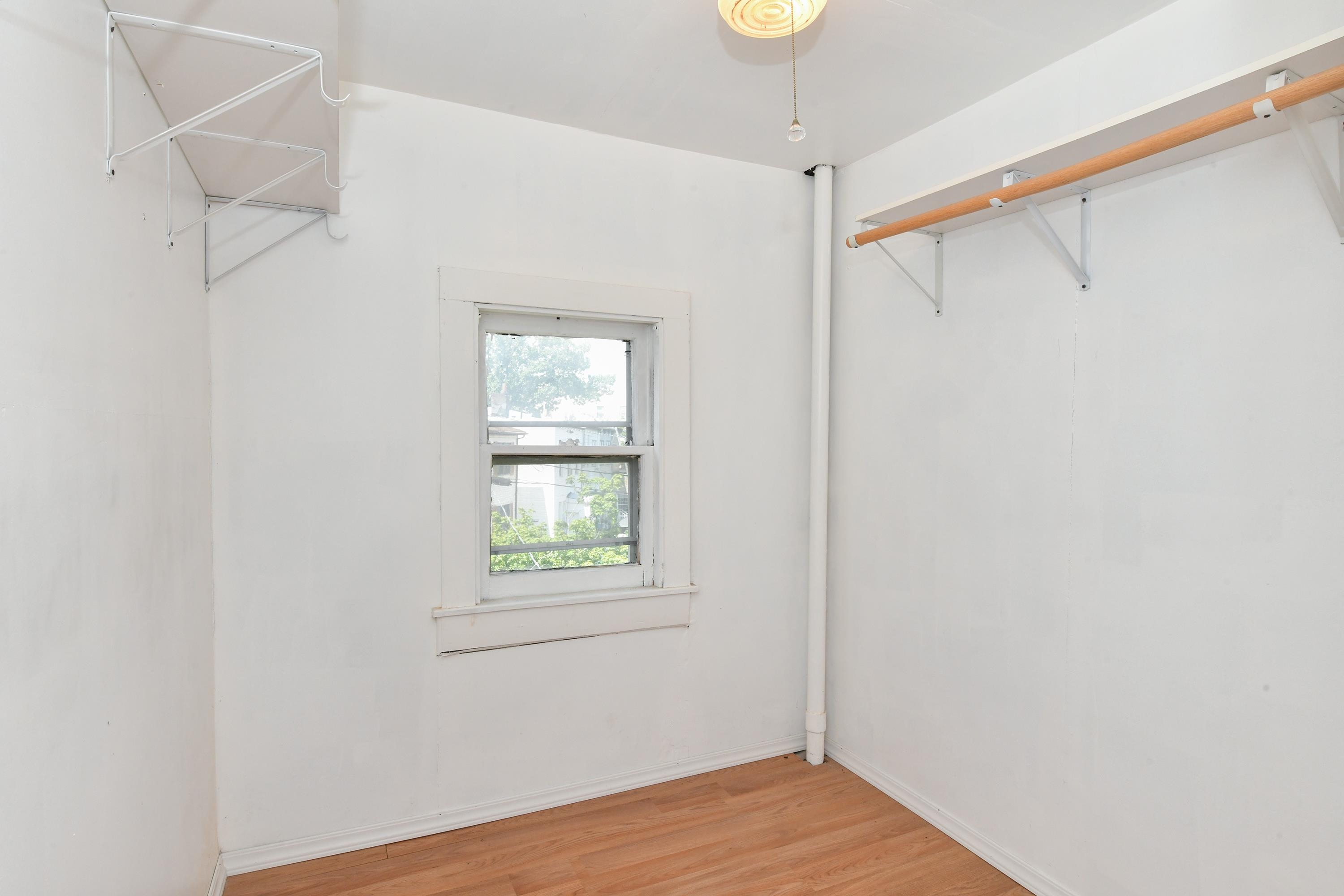 572 GREGORY AVE