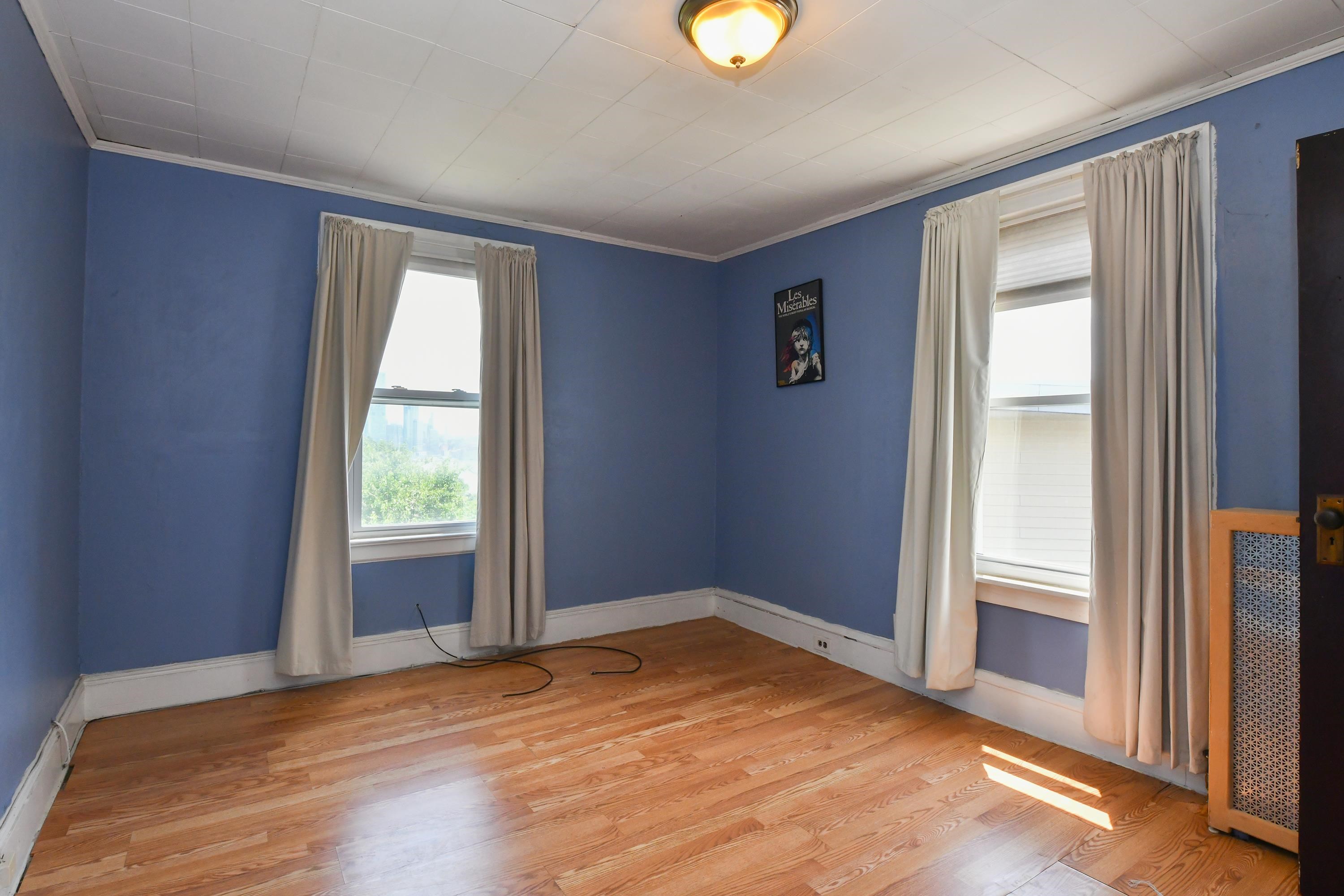 572 GREGORY AVE