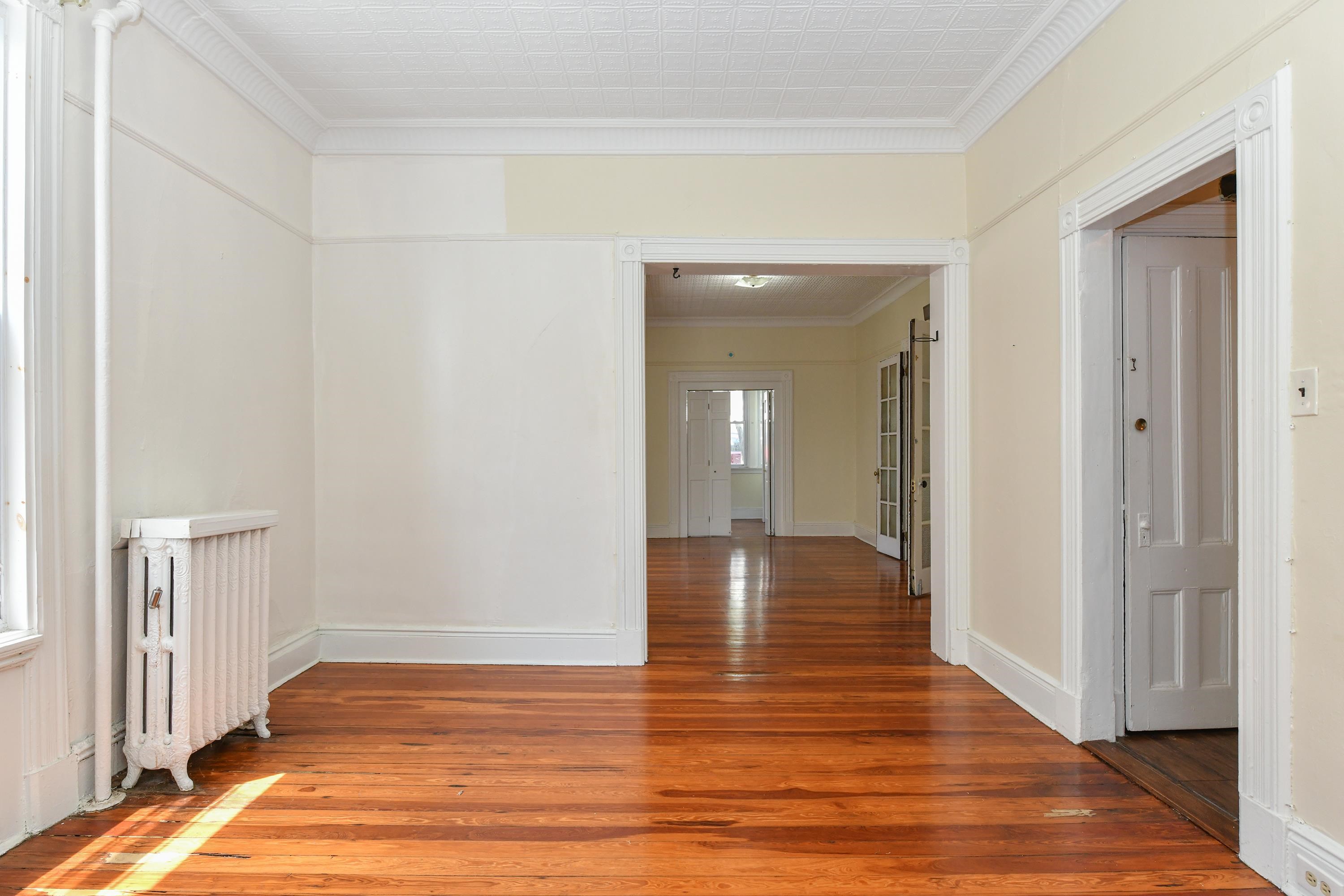 572 GREGORY AVE