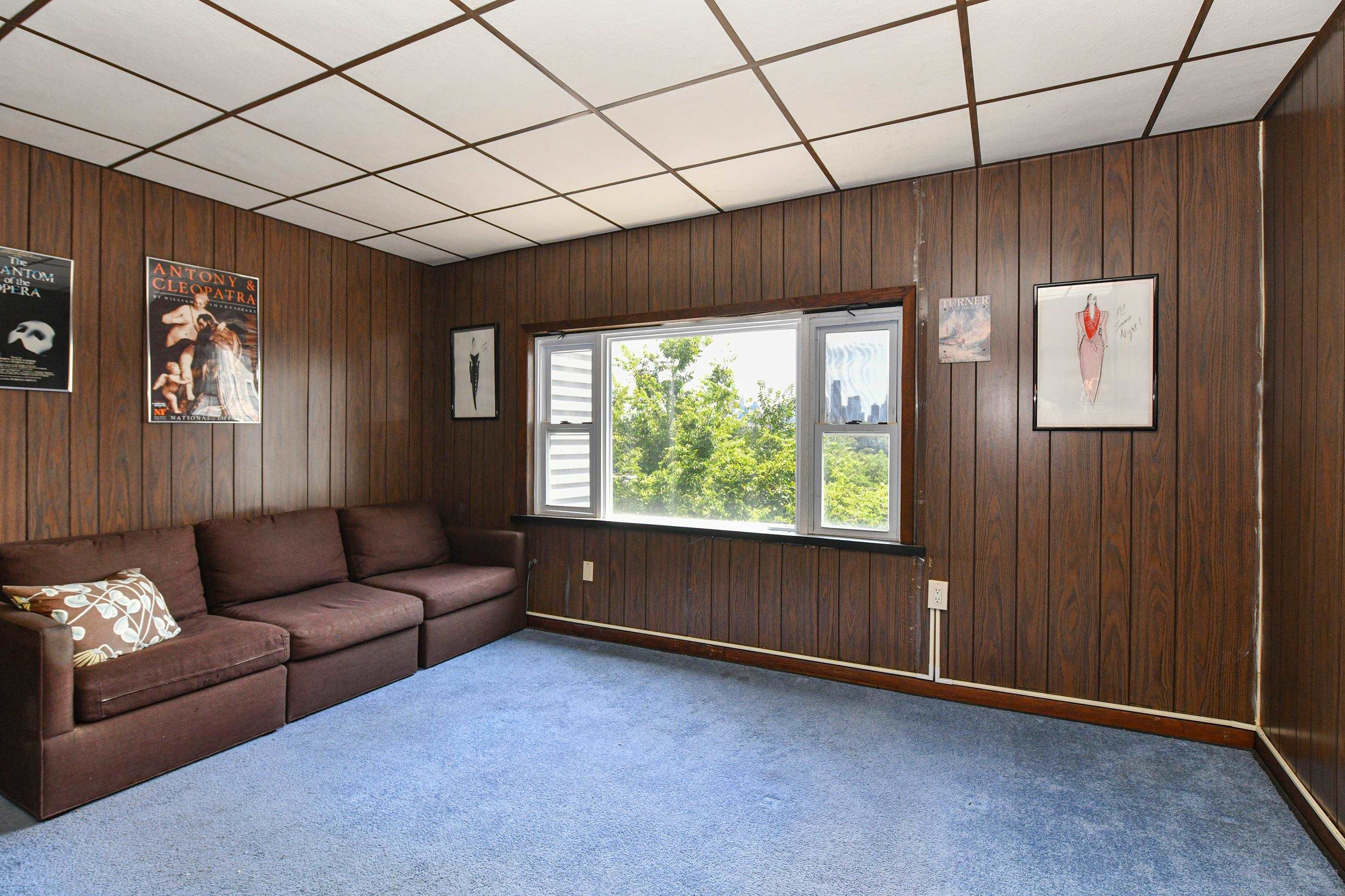 572 GREGORY AVE