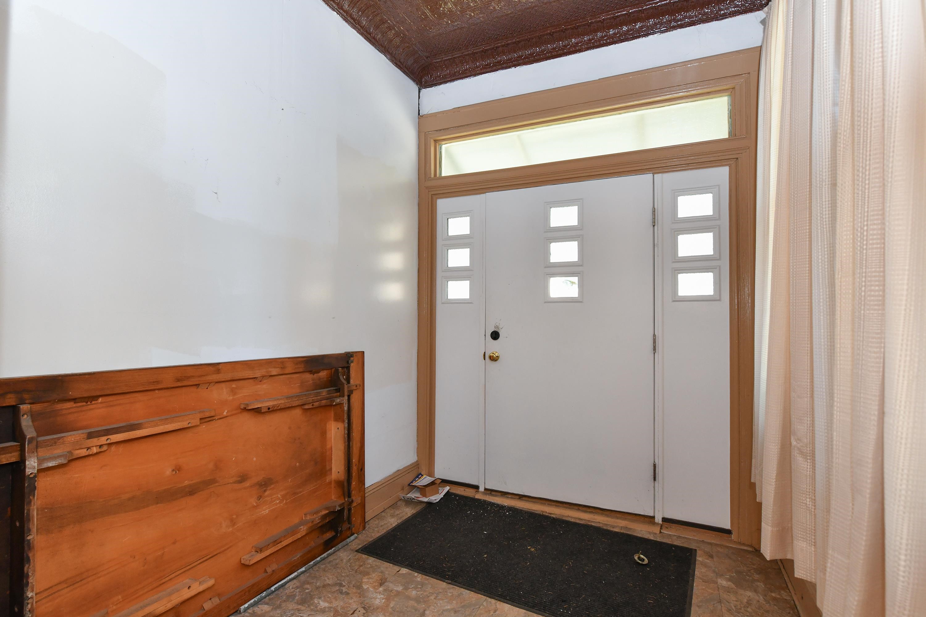 572 GREGORY AVE