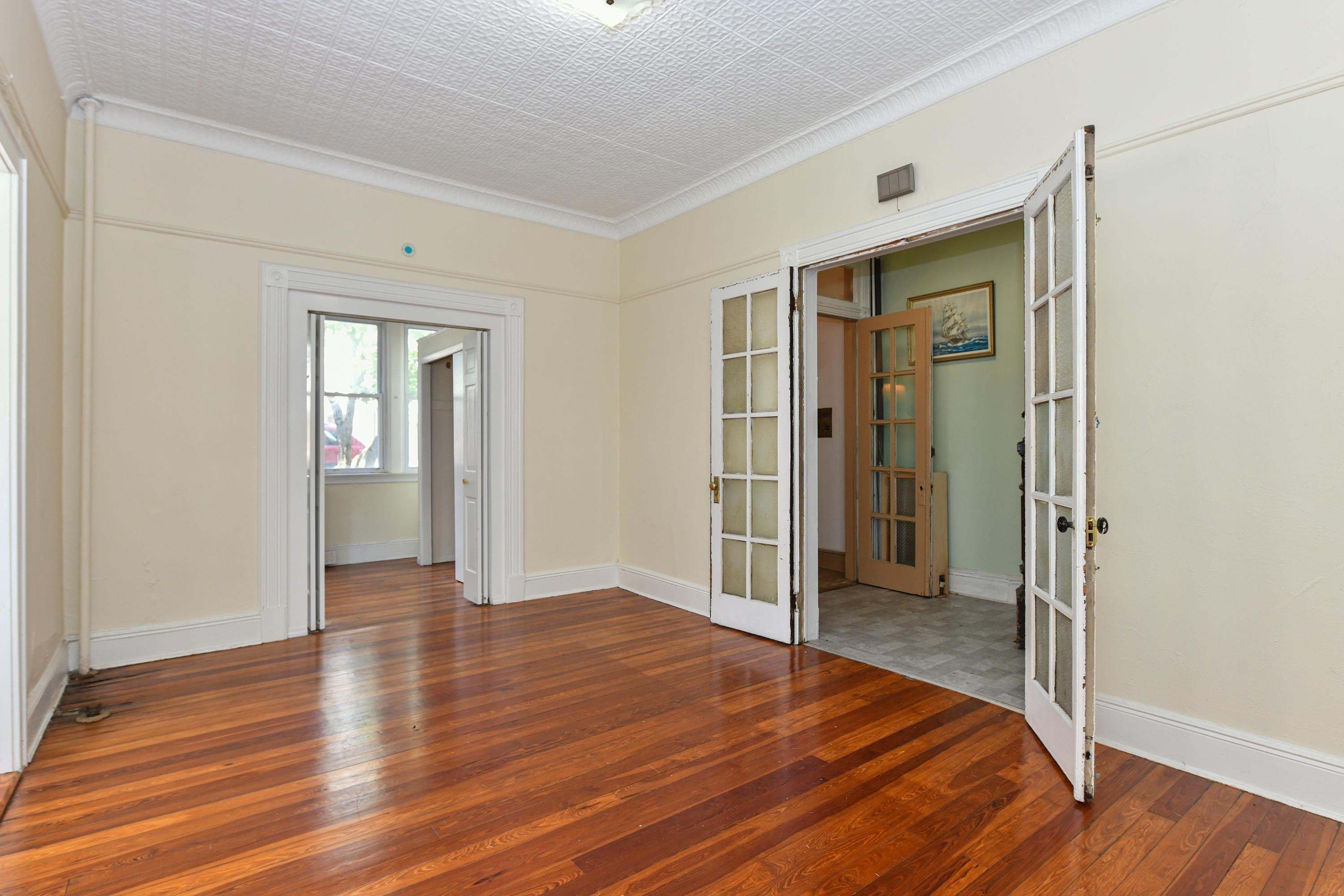 572 GREGORY AVE