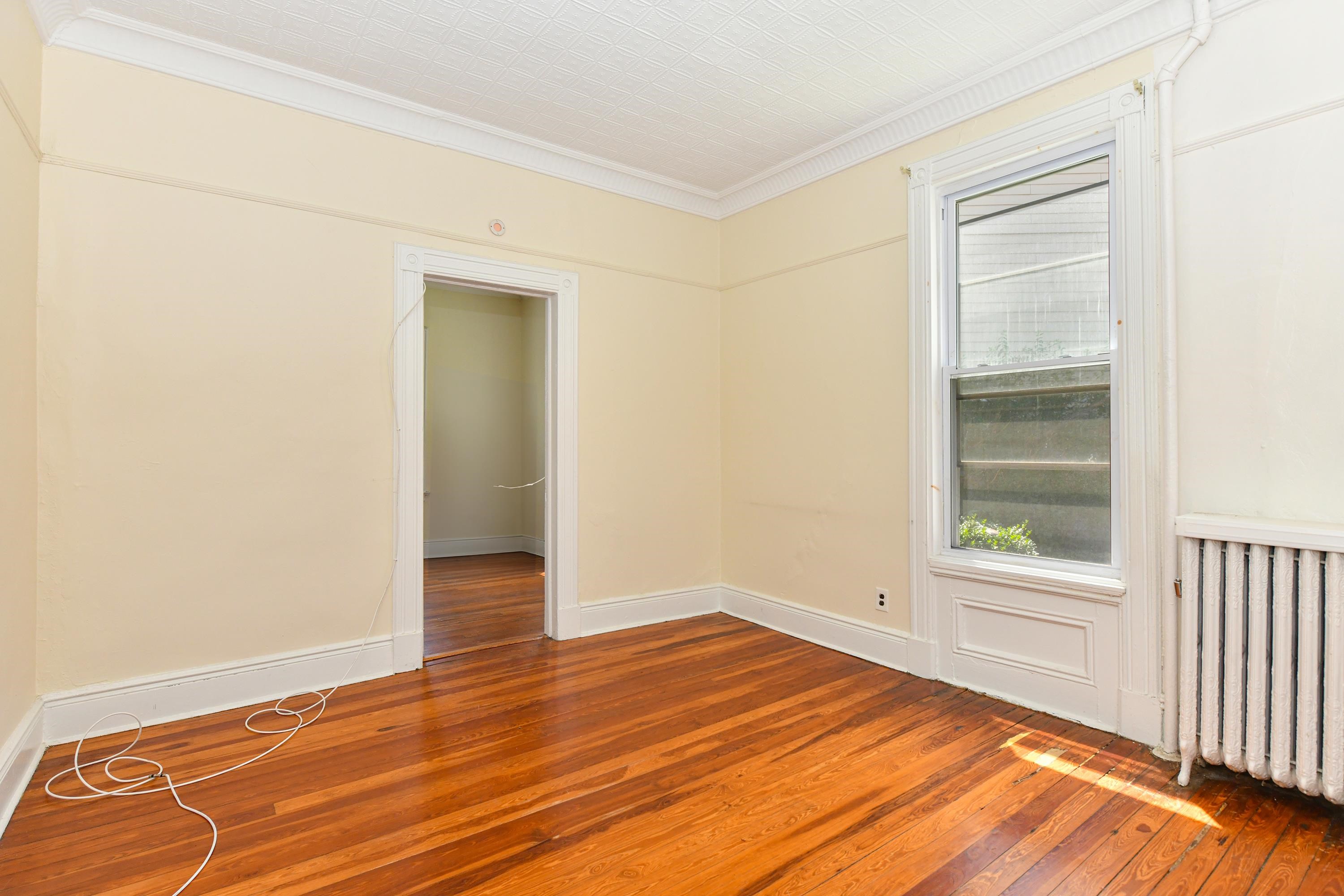 572 GREGORY AVE