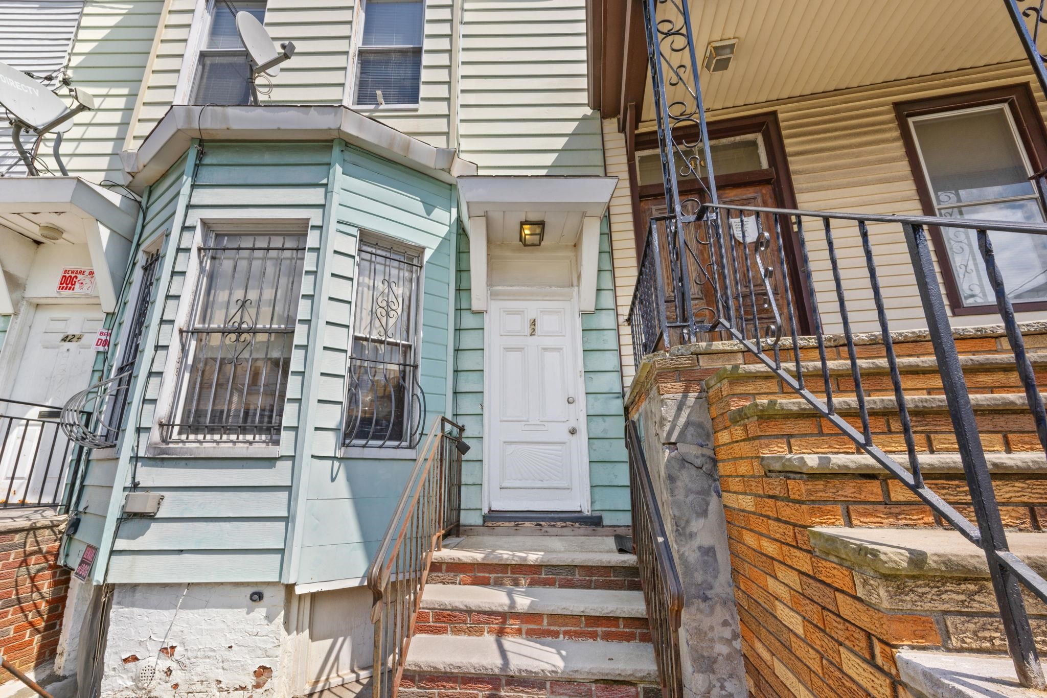 42 CLERK ST