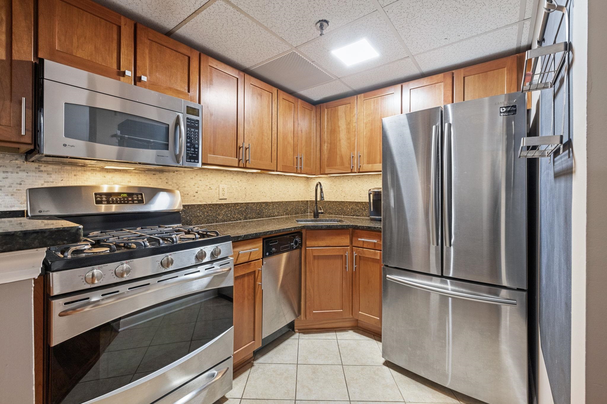 227 CHRISTOPHER COLUMBUS DR Unit: 233B