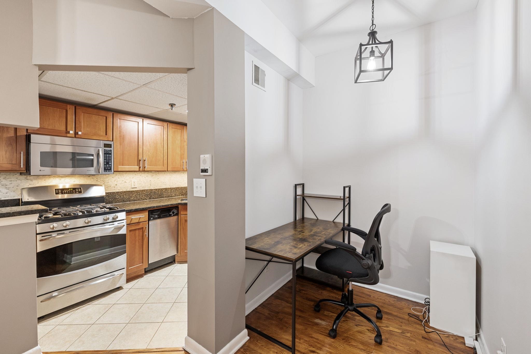 227 CHRISTOPHER COLUMBUS DR Unit: 233B