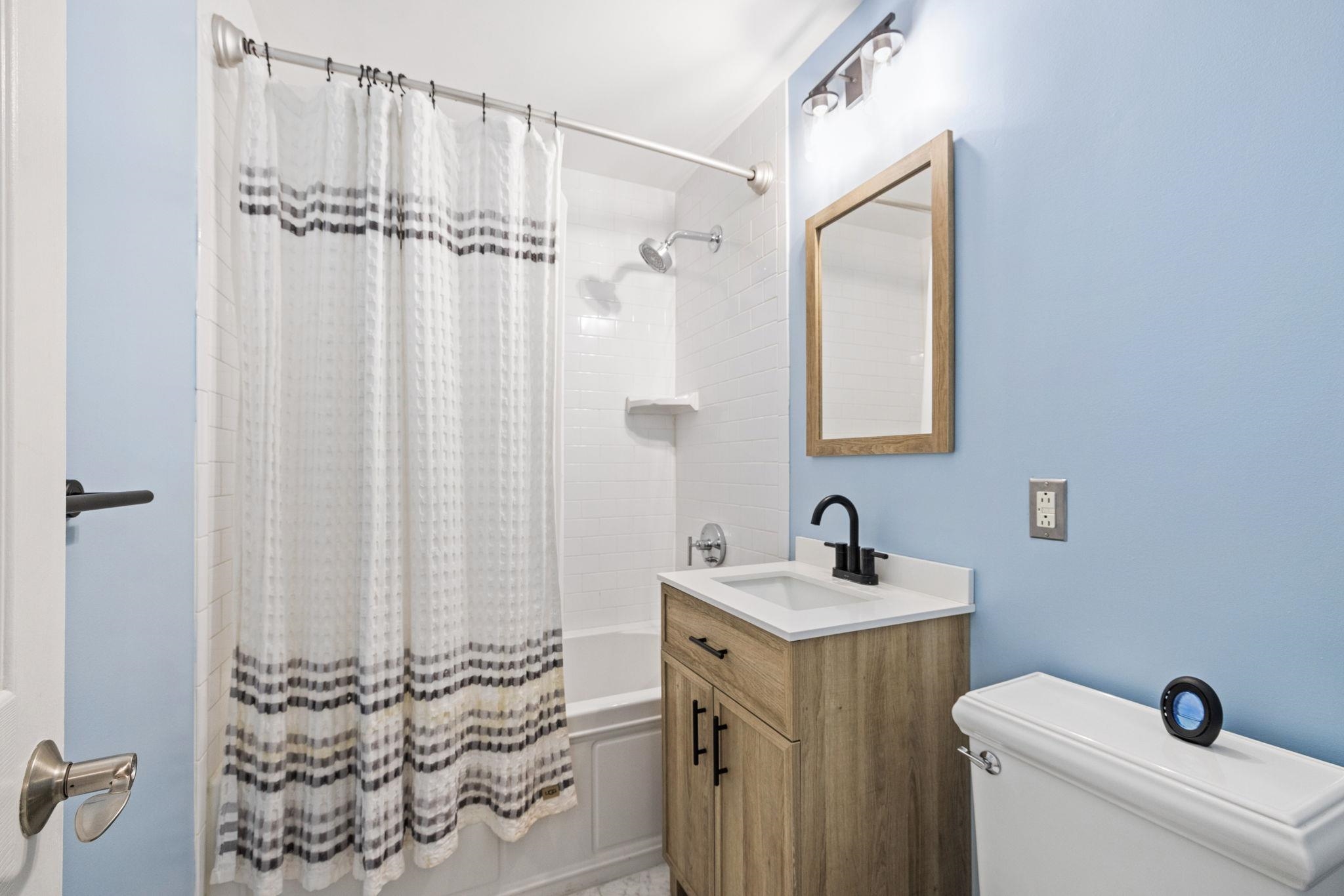 227 CHRISTOPHER COLUMBUS DR Unit: 233B