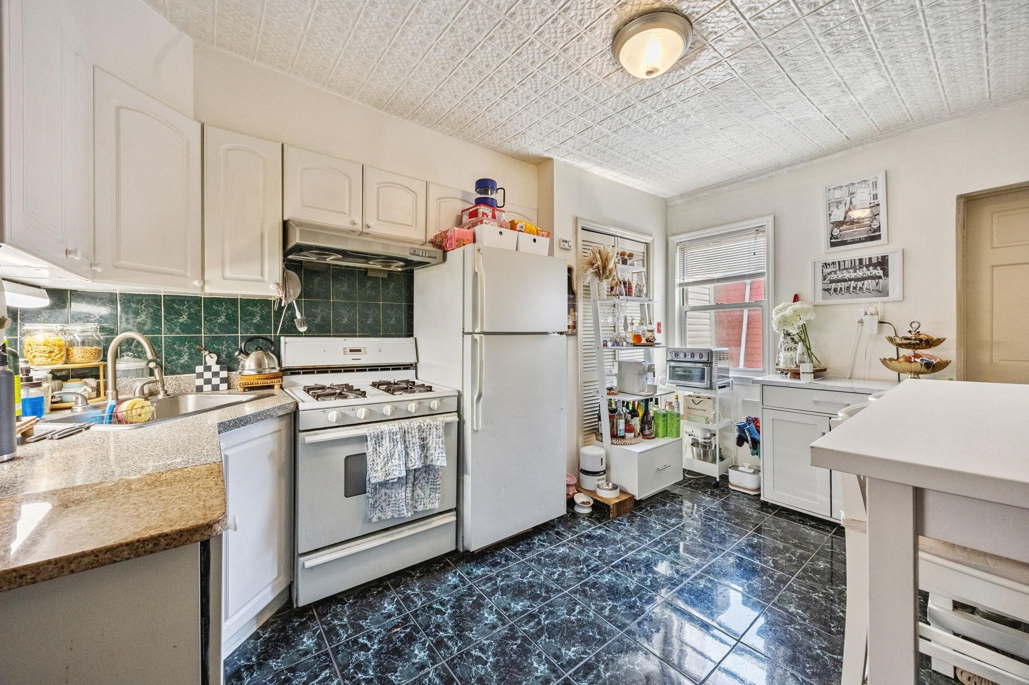 339 PARK AVE Unit: B