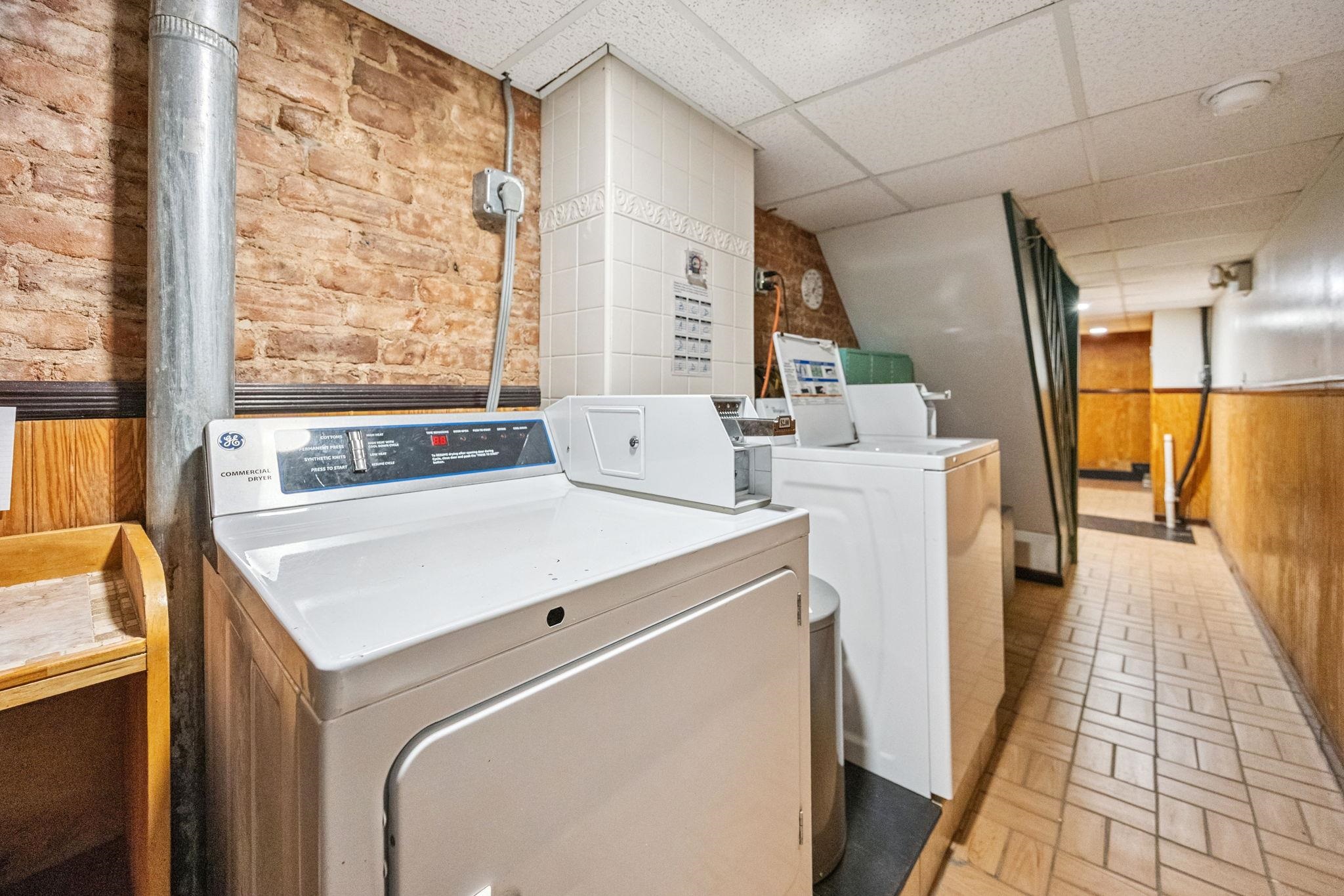 339 PARK AVE Unit: B
