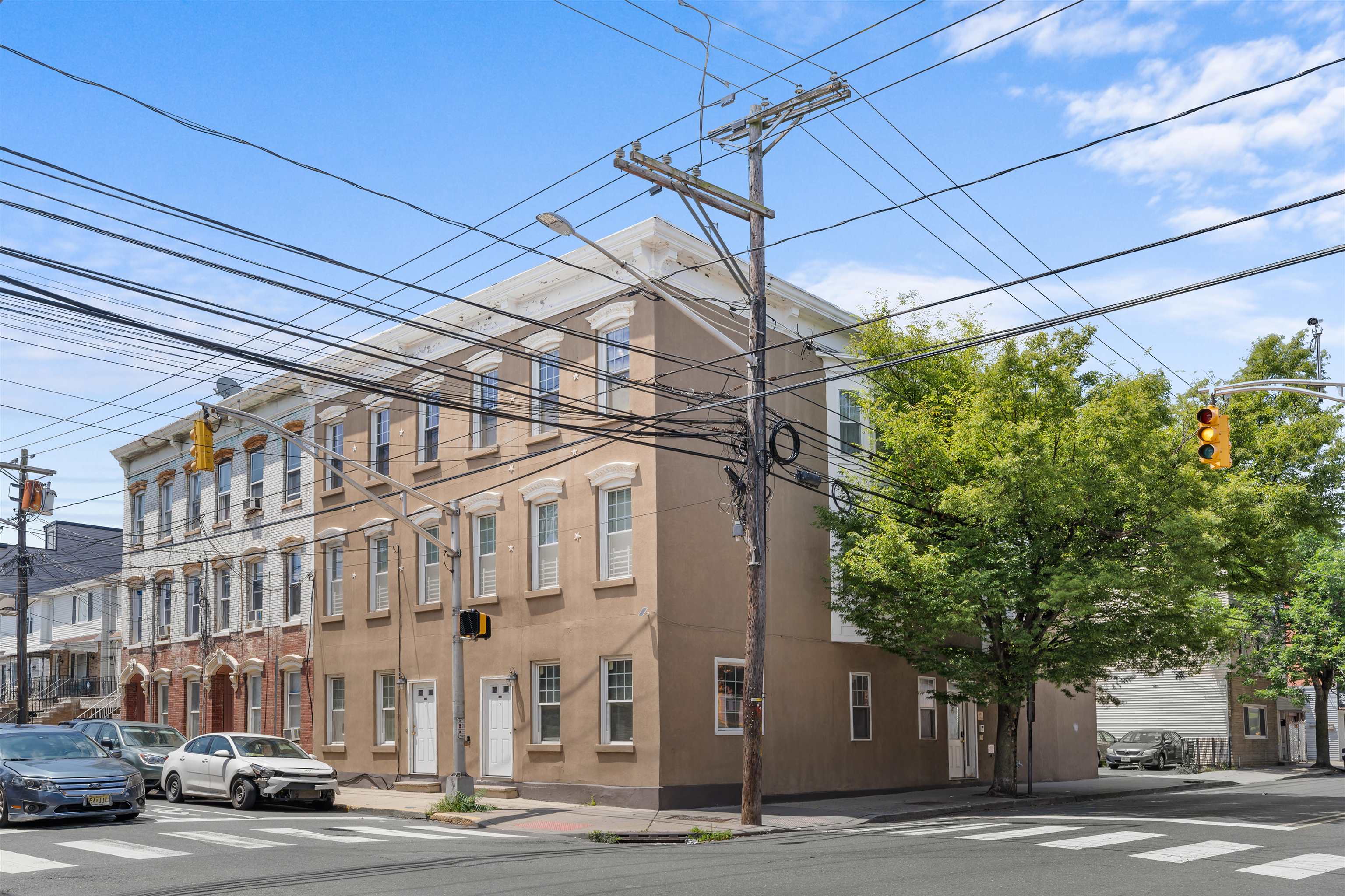 95 WEBSTER AVE Unit: APT 3F