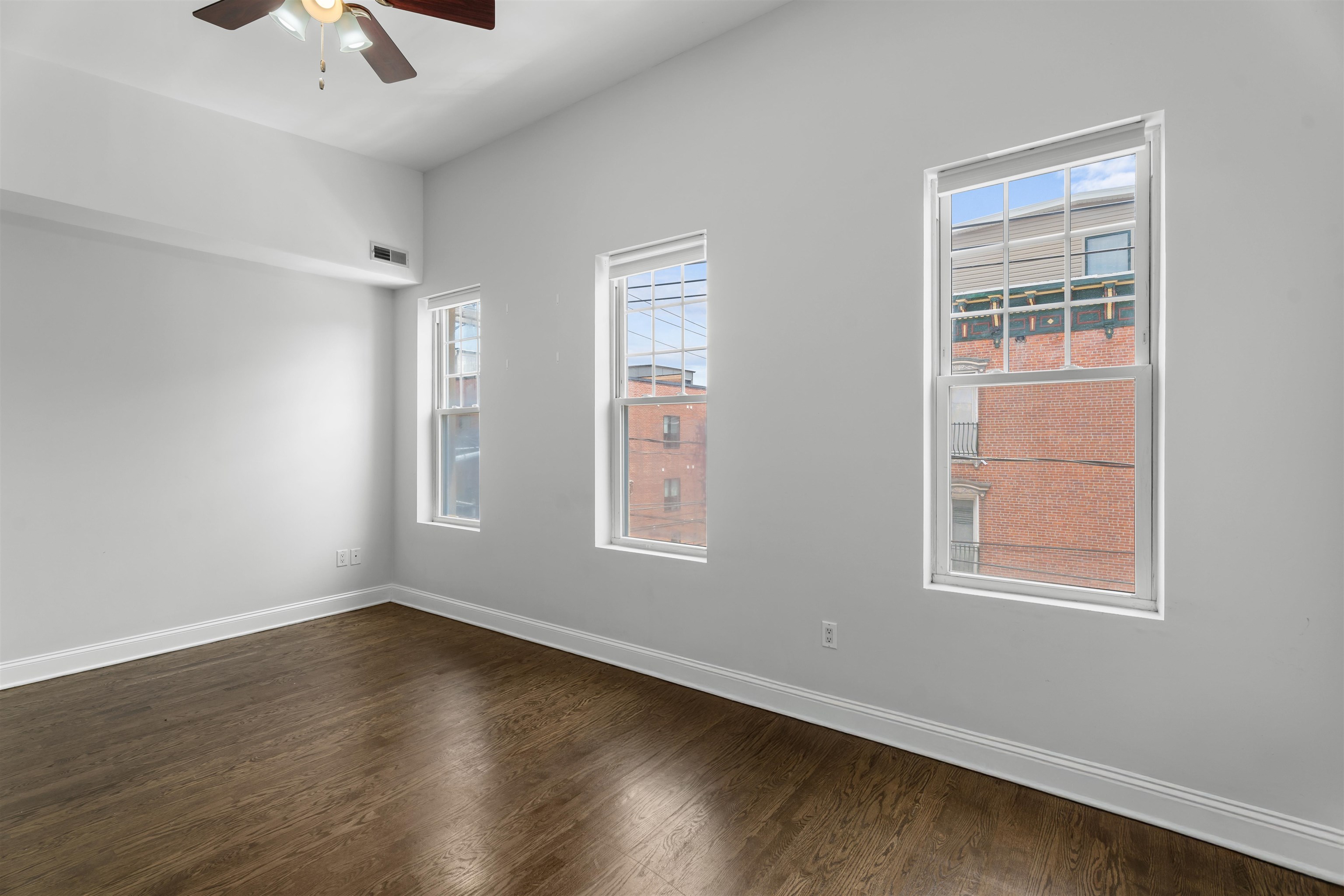 95 WEBSTER AVE Unit: APT 3F