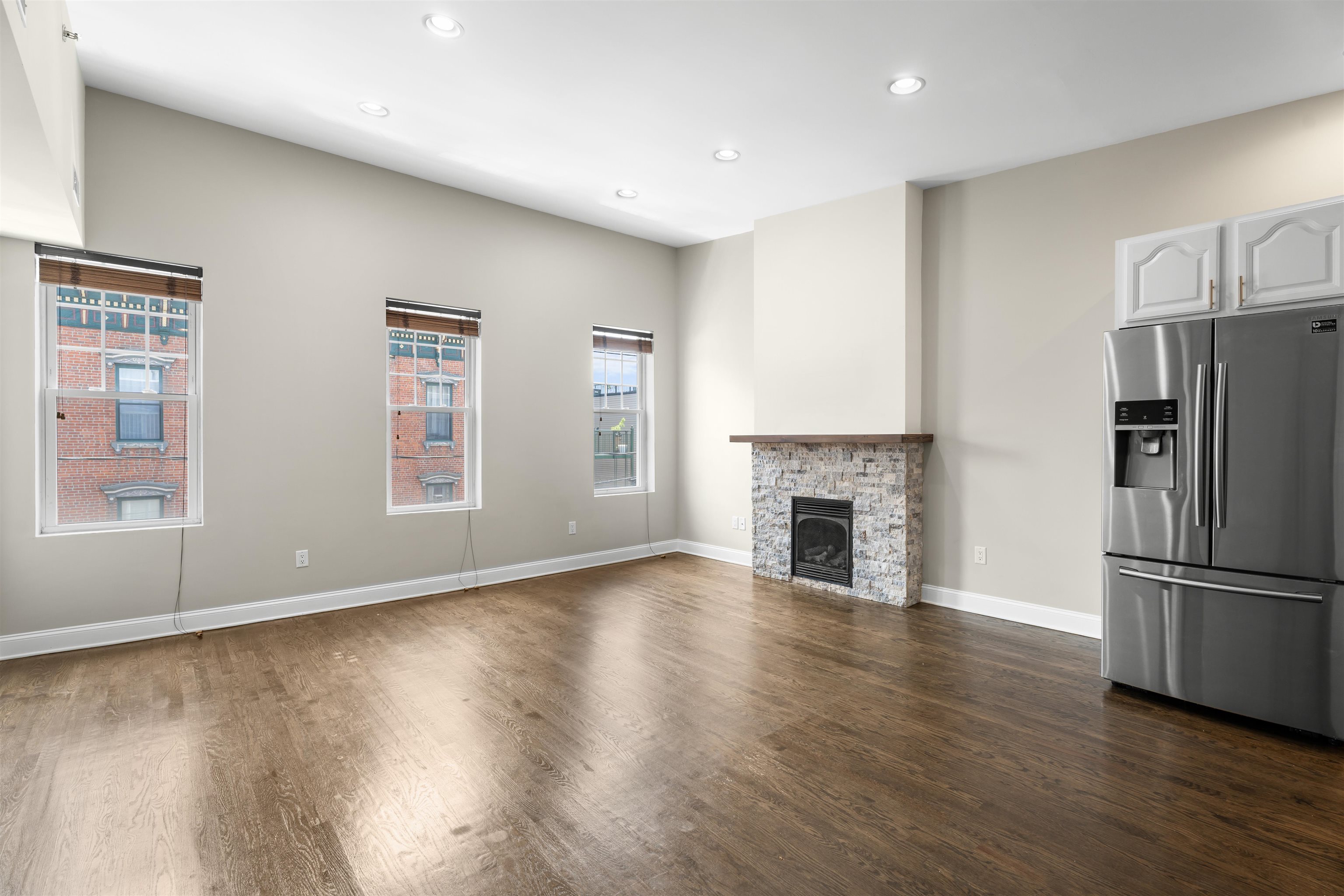 95 WEBSTER AVE Unit: APT 3F