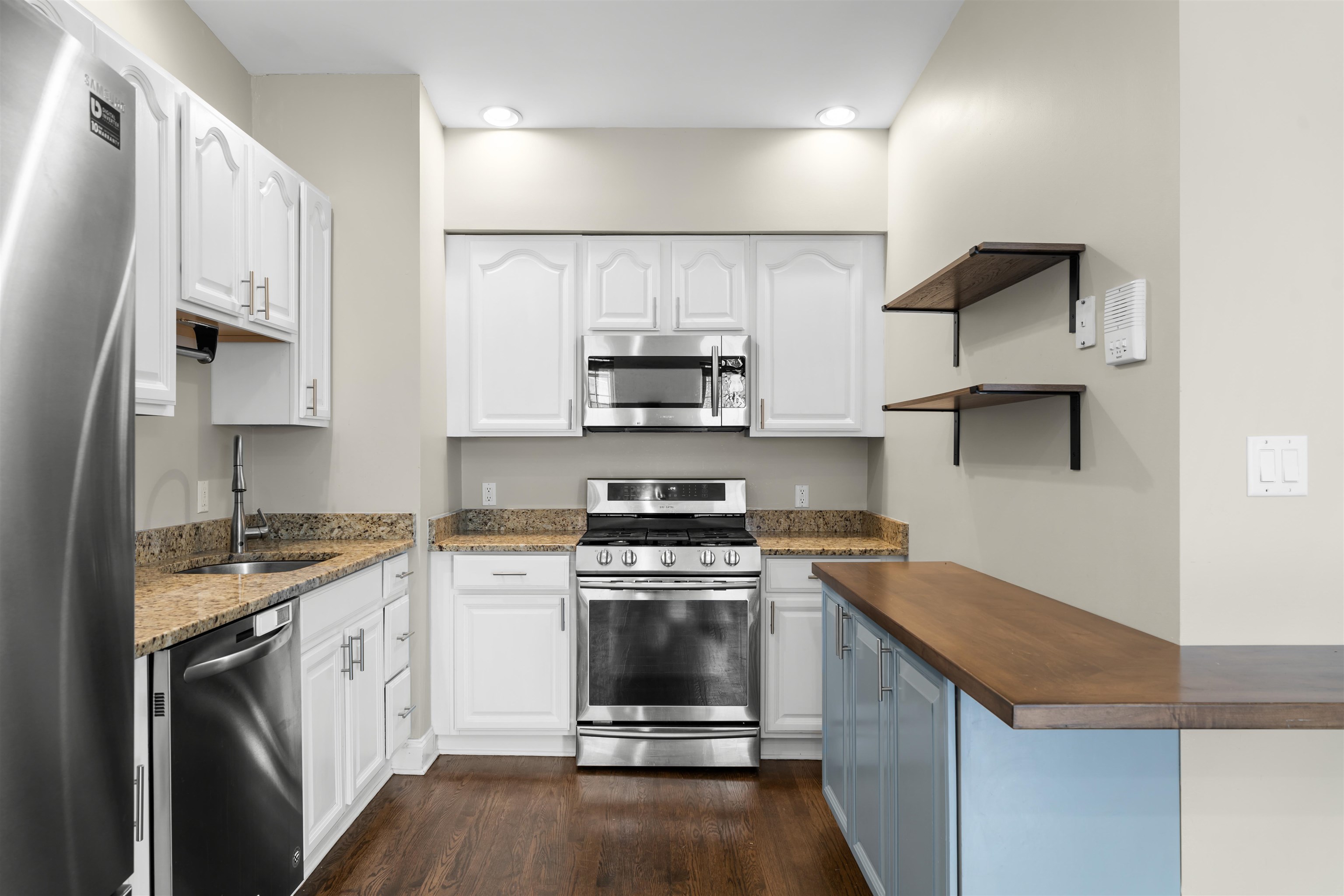 95 WEBSTER AVE Unit: APT 3F